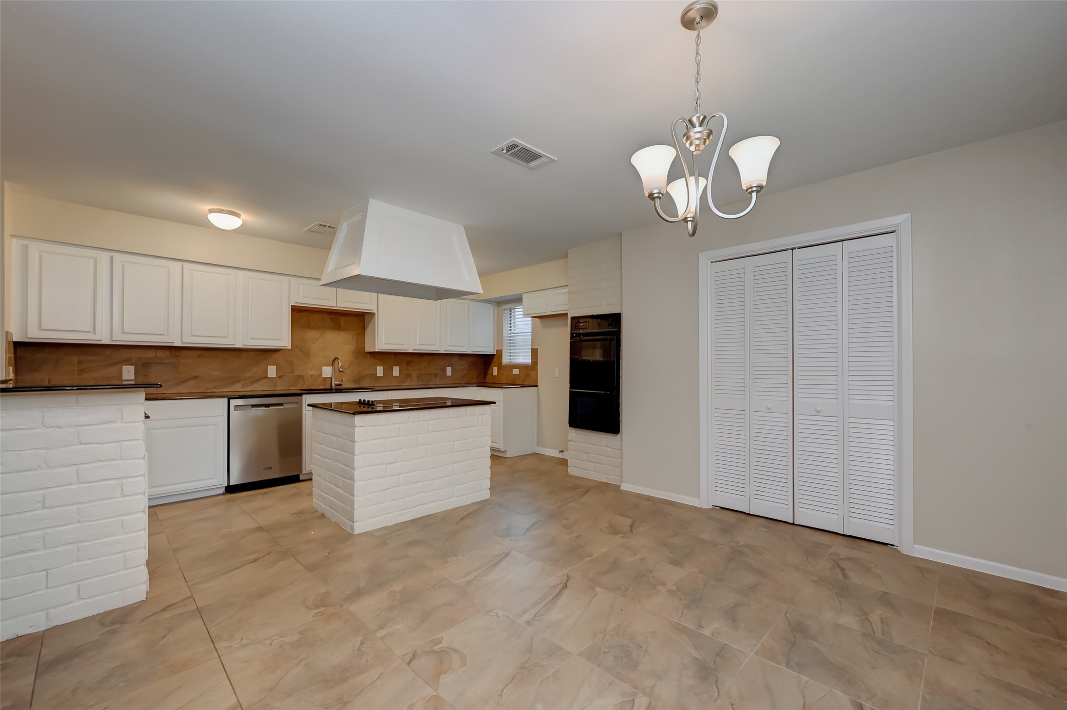 1022 Hidden Canyon Road Property Photo 9