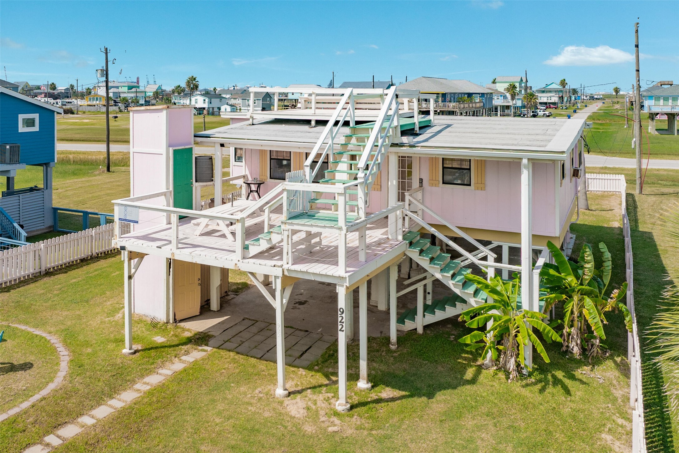 922 Seashell Drive Property Photo 3
