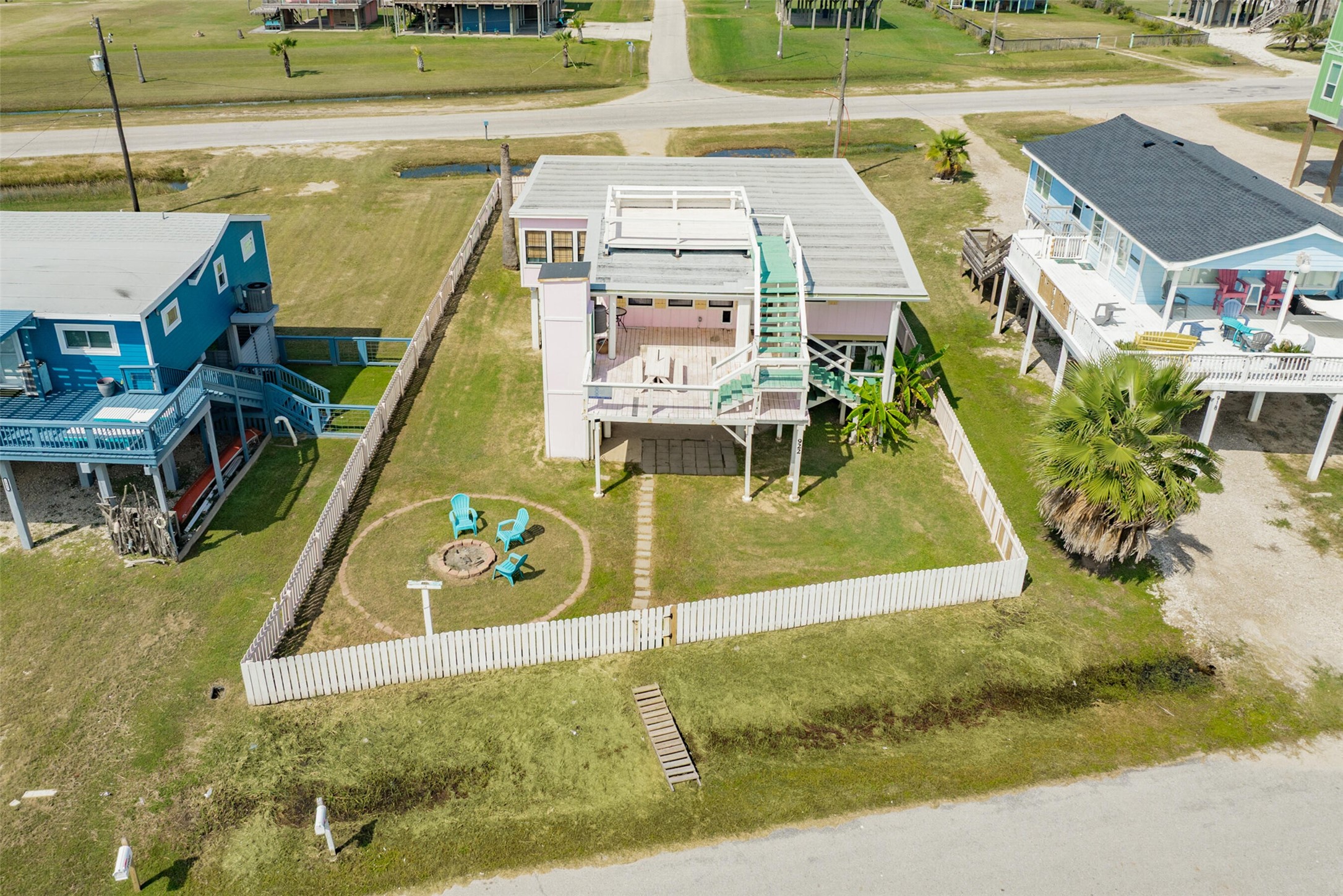 922 Seashell Drive Property Photo 4
