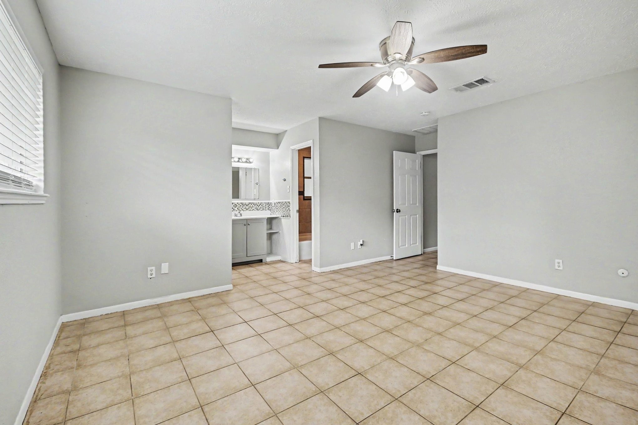 4306 Oneida Street Property Photo 13