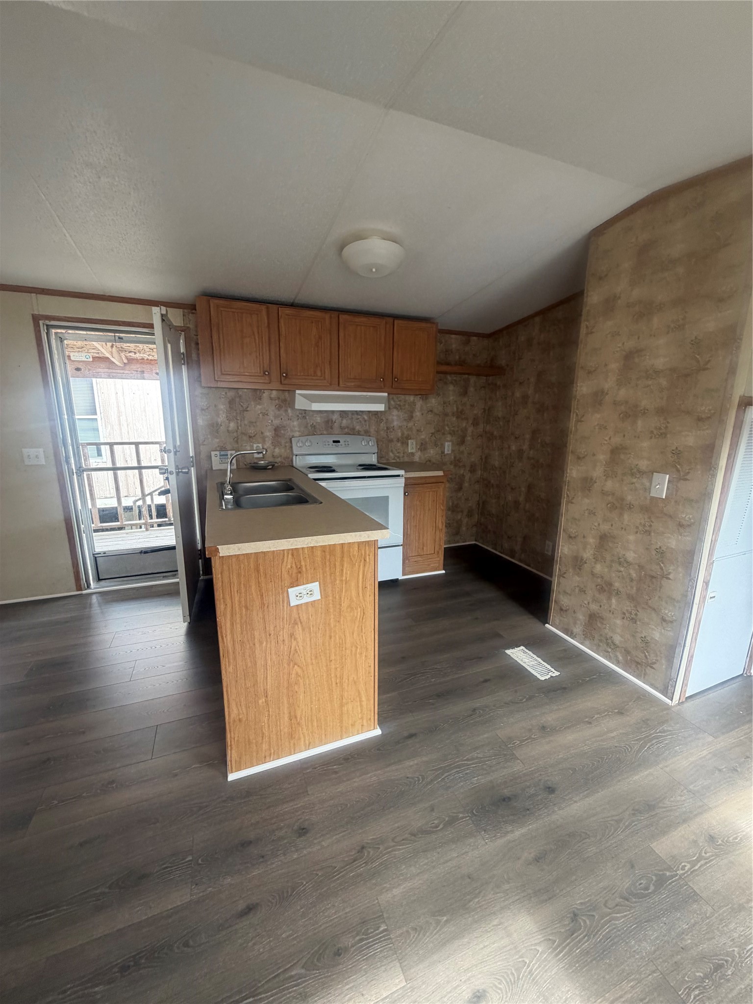 601 Clear Lake Road B Property Photo 6