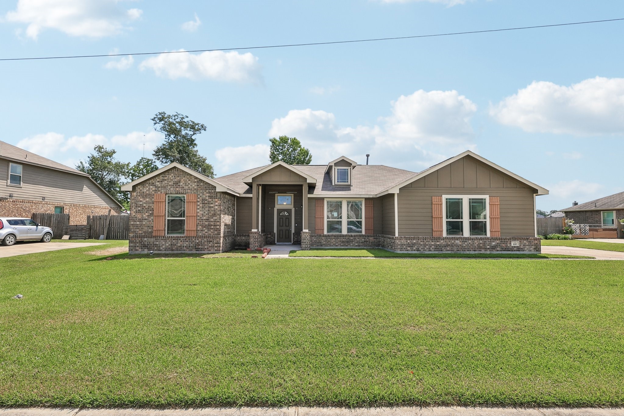 100 Jessica Drive Property Photo