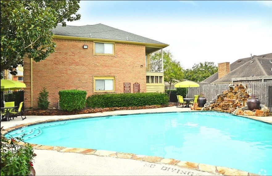 12100 Overbrook Lane 24C Property Photo 1
