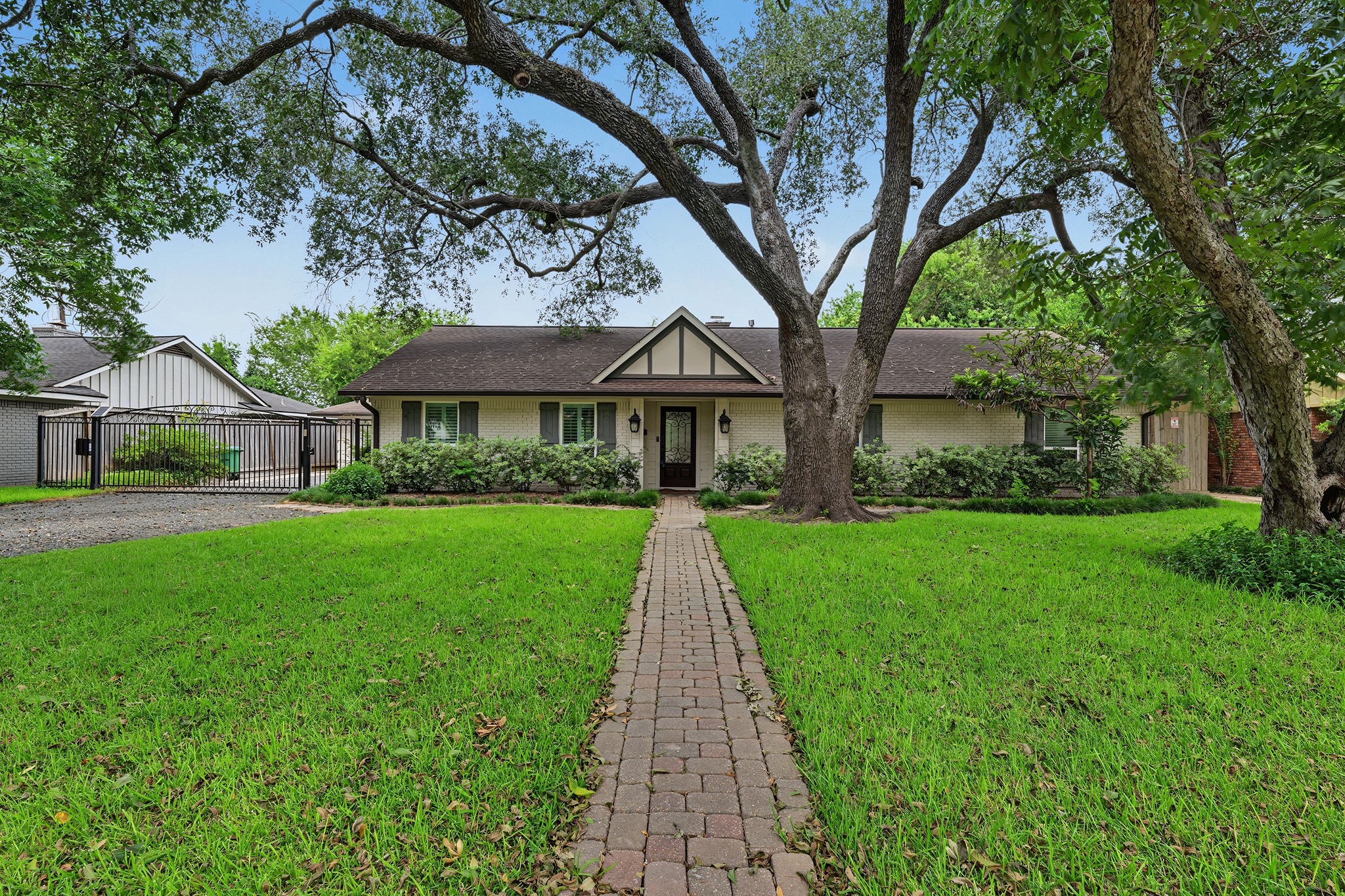 5616 Pine Street Property Photo 1