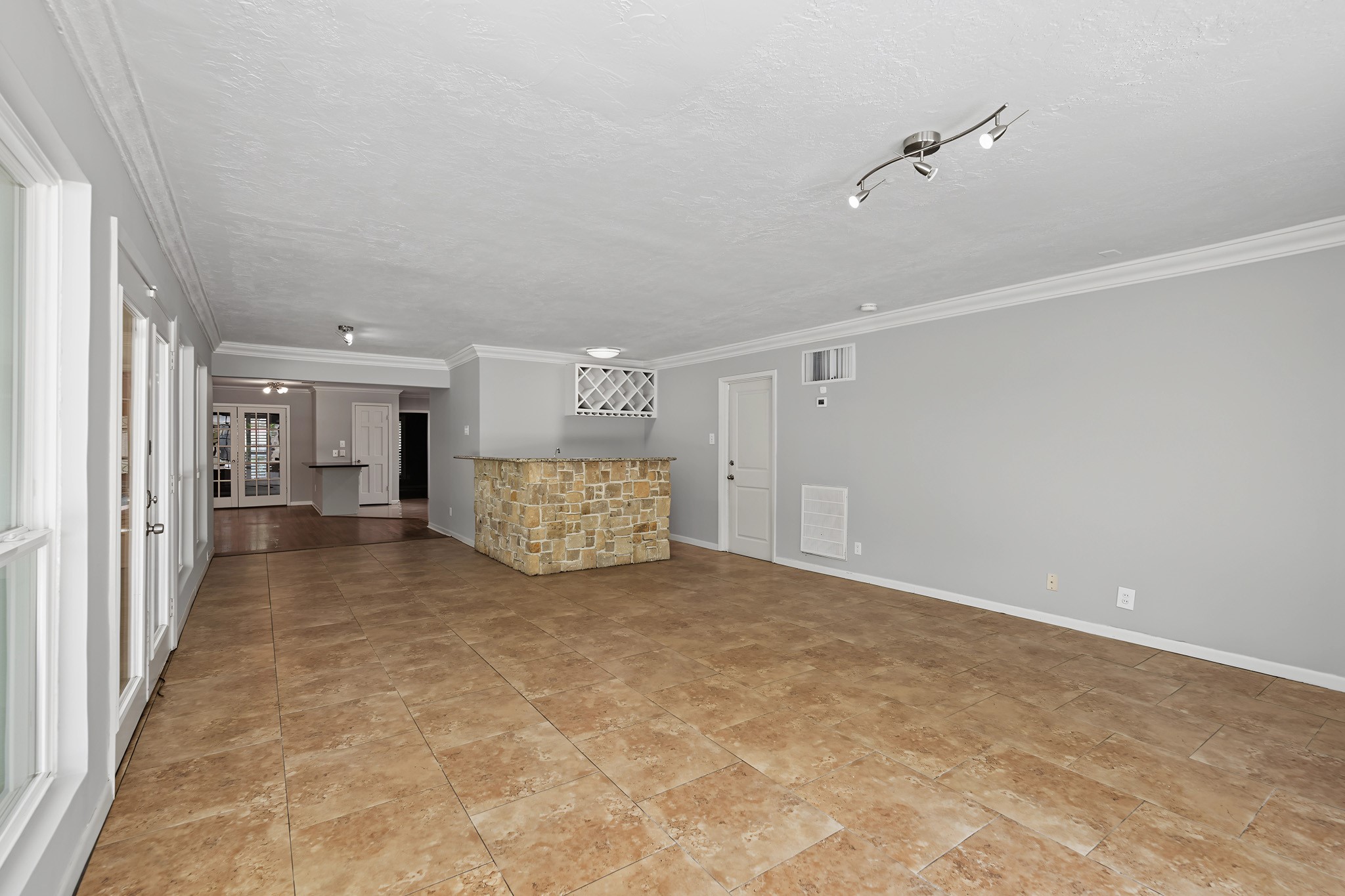 5616 Pine Street Property Photo 18