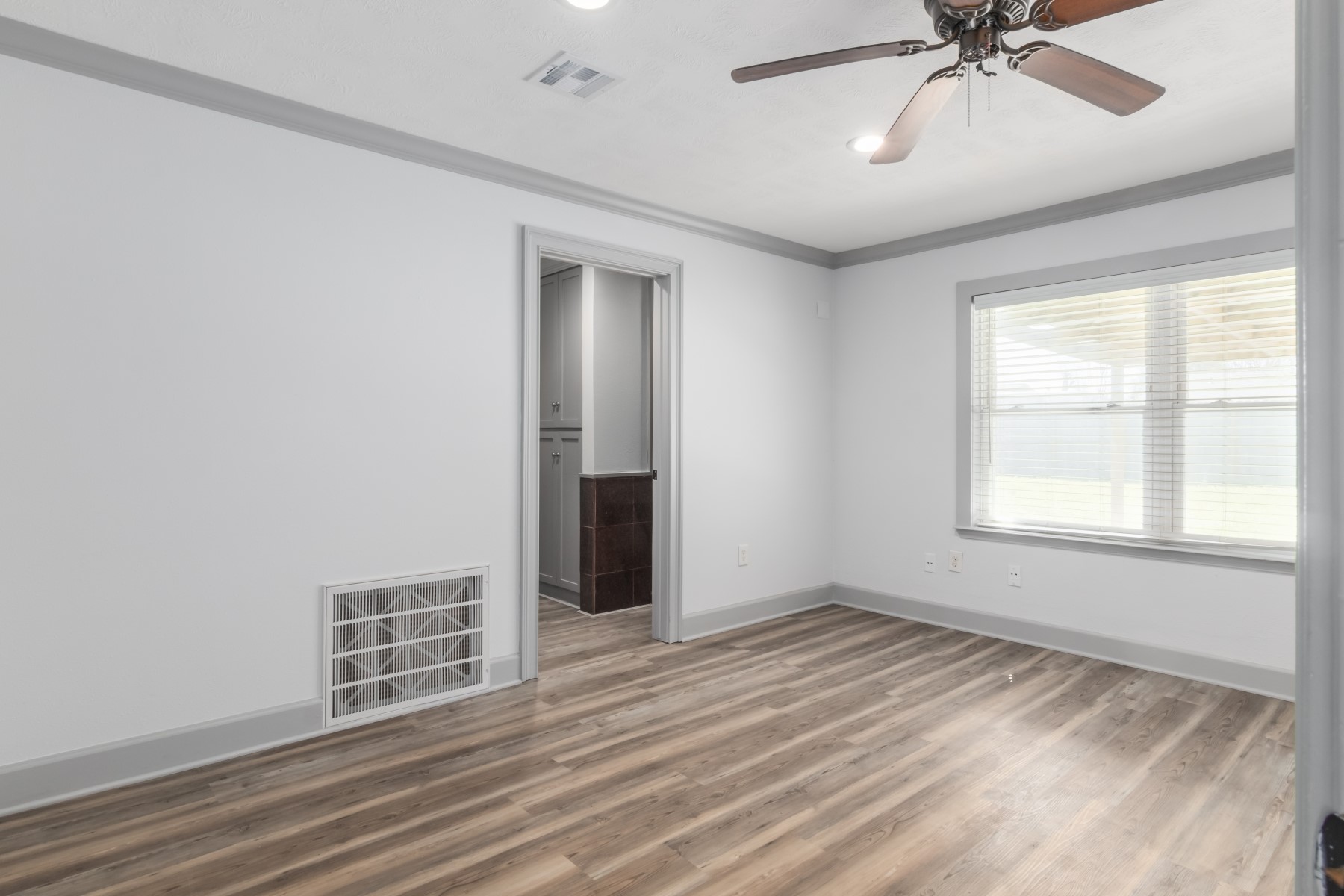 2206 Hillshire Drive Property Photo 12