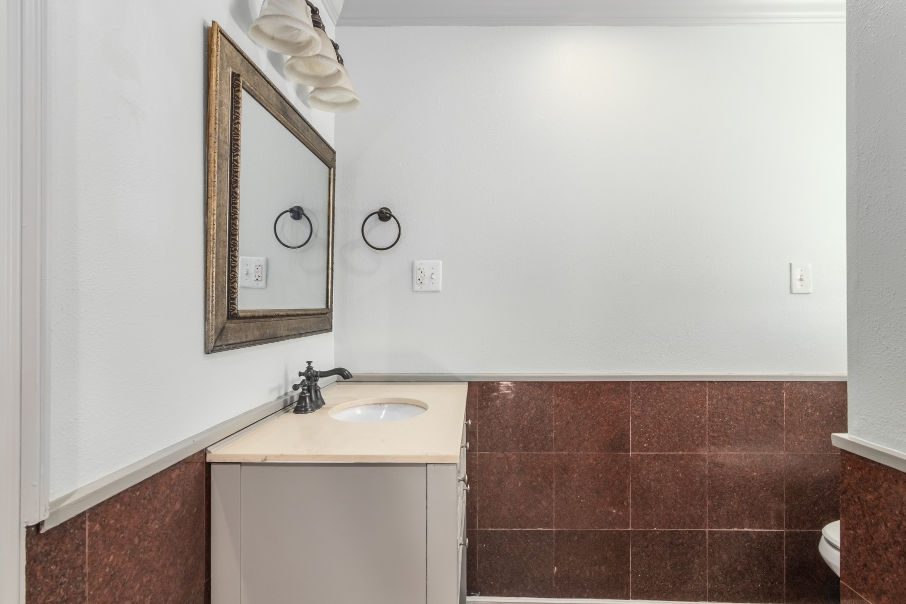 2206 Hillshire Drive Property Photo 20