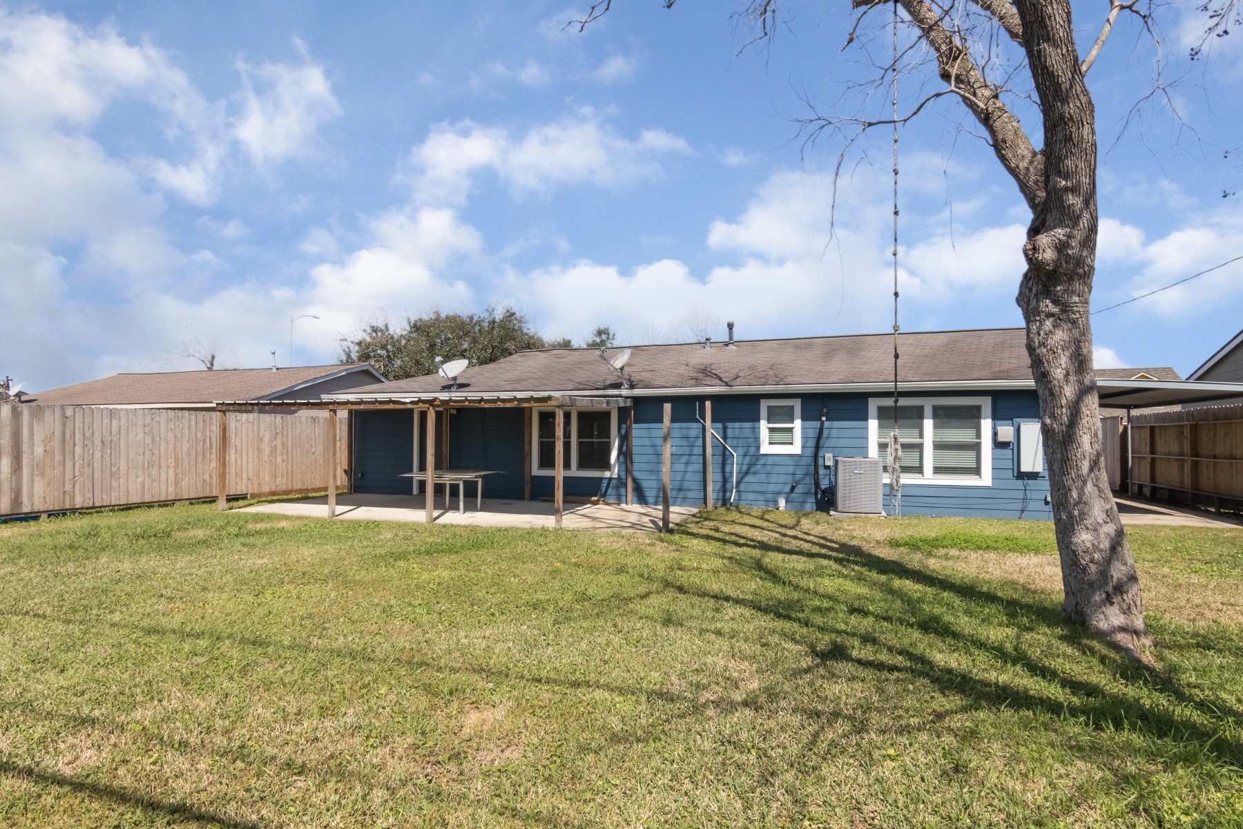 2206 Hillshire Drive Property Photo 24