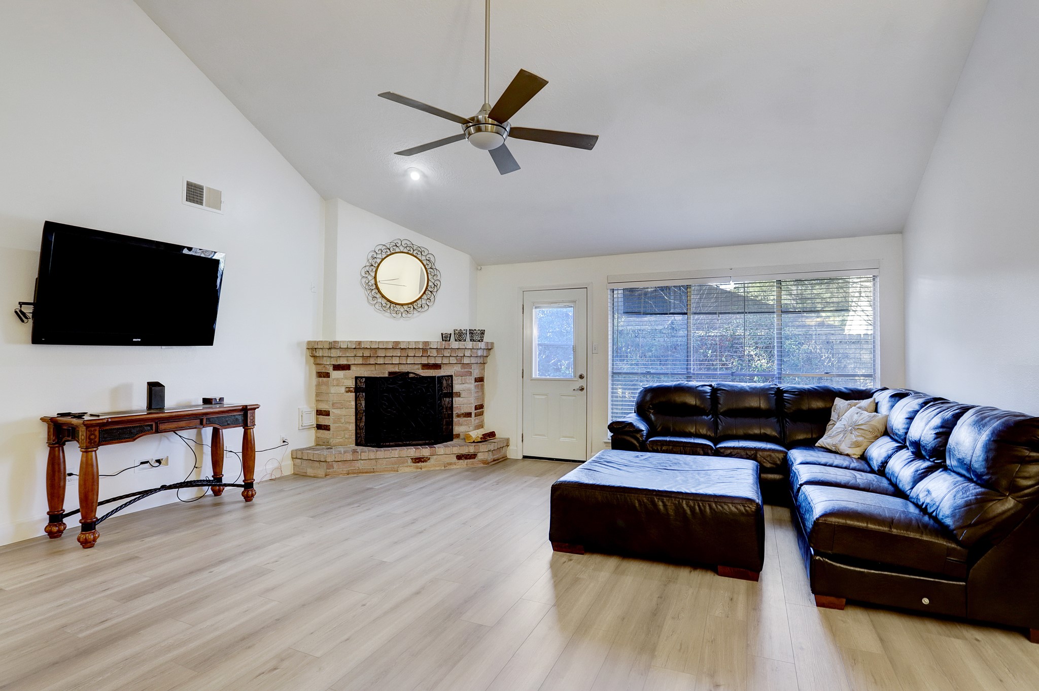 6819 Yardley Drive Property Photo 3