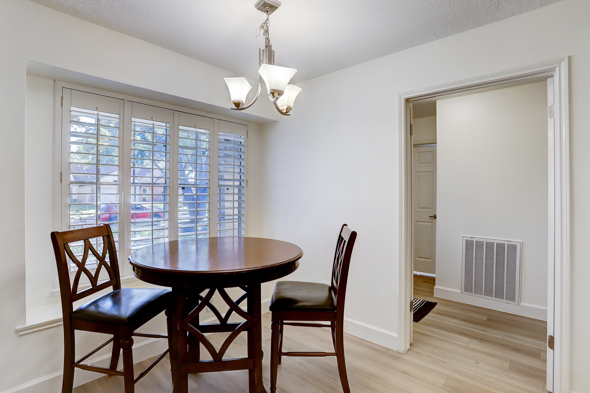 6819 Yardley Drive Property Photo 5