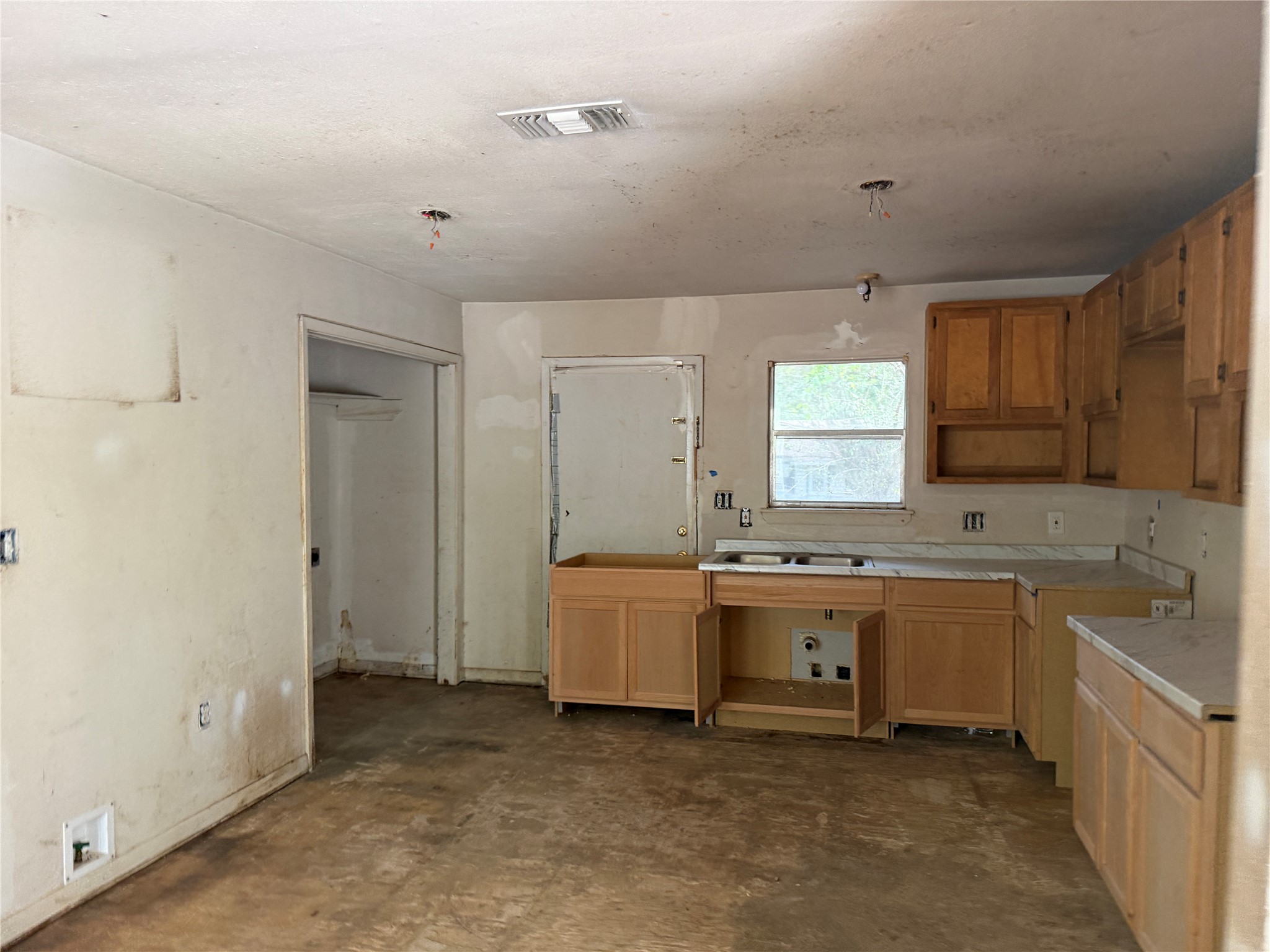 1702 Williams Street Property Photo 4