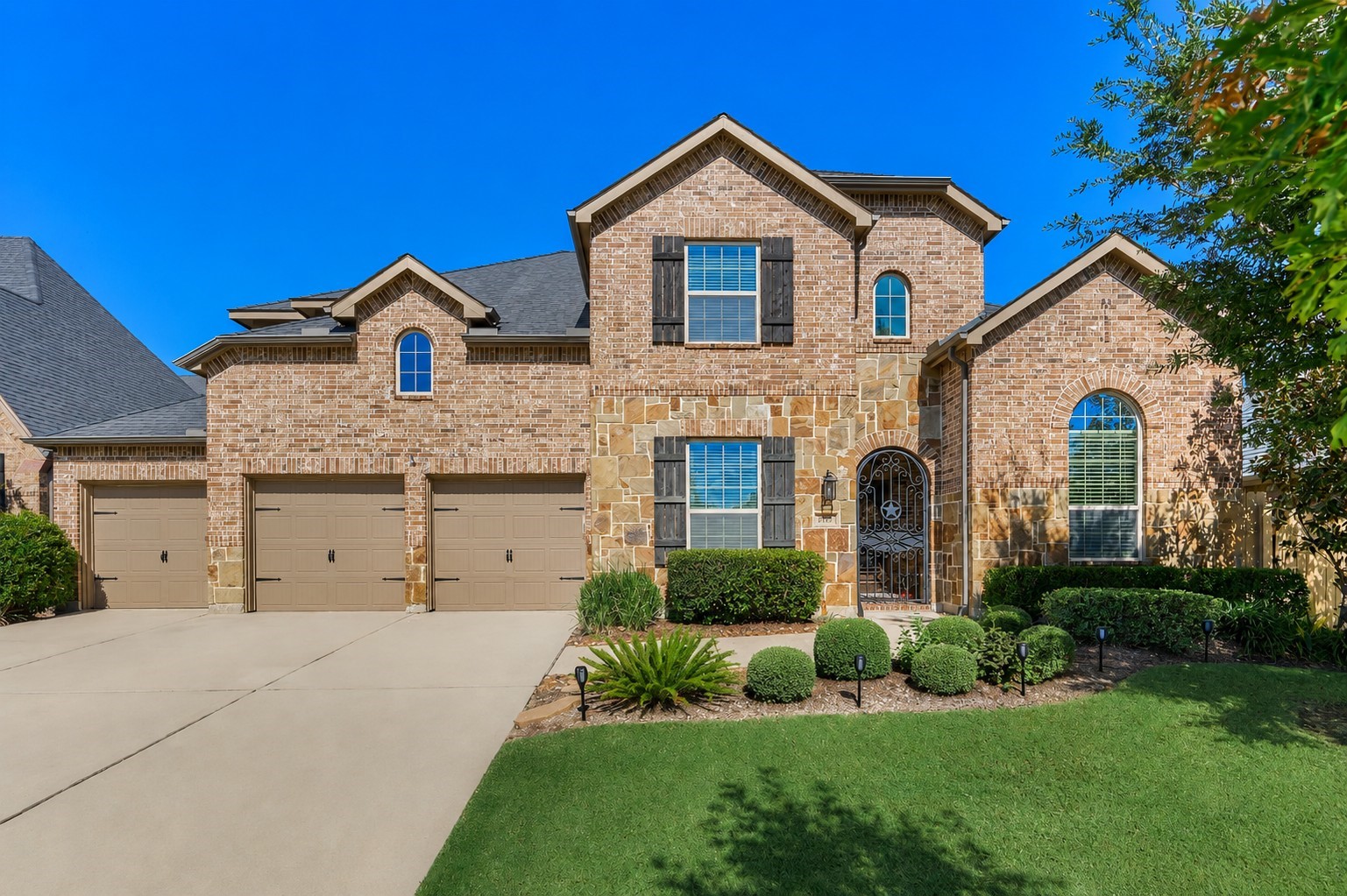 8109 Threadtail Street Property Photo