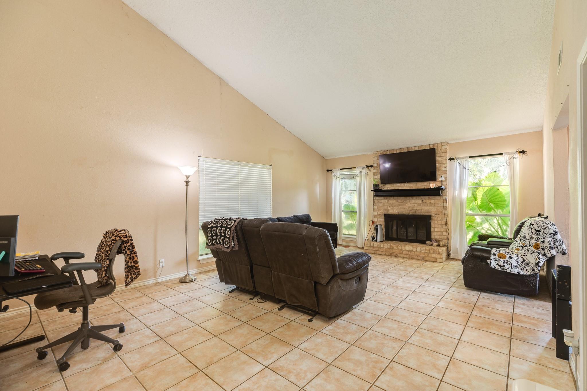 133 Tweedy Lane 878 Property Photo 10