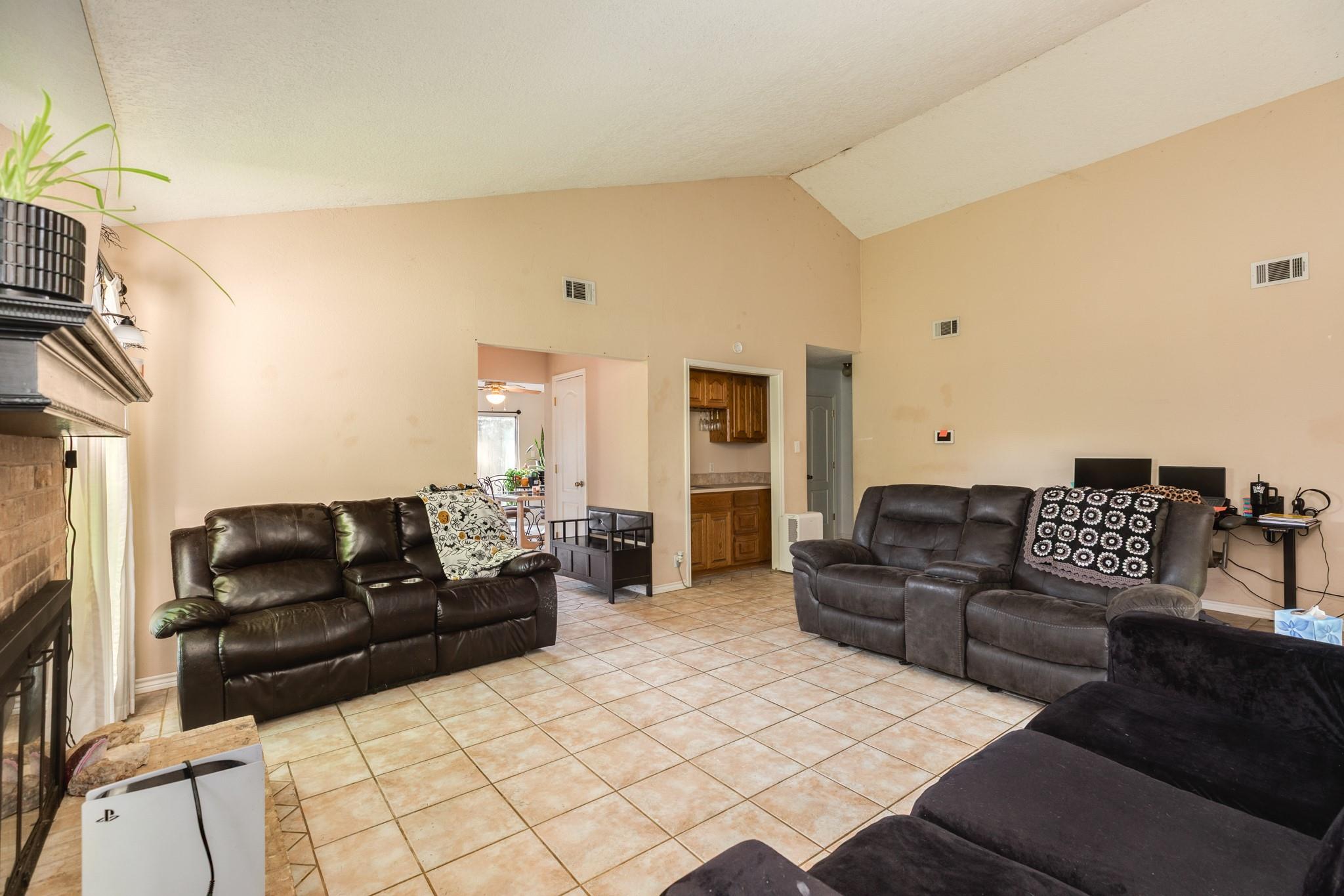 133 Tweedy Lane 878 Property Photo 12