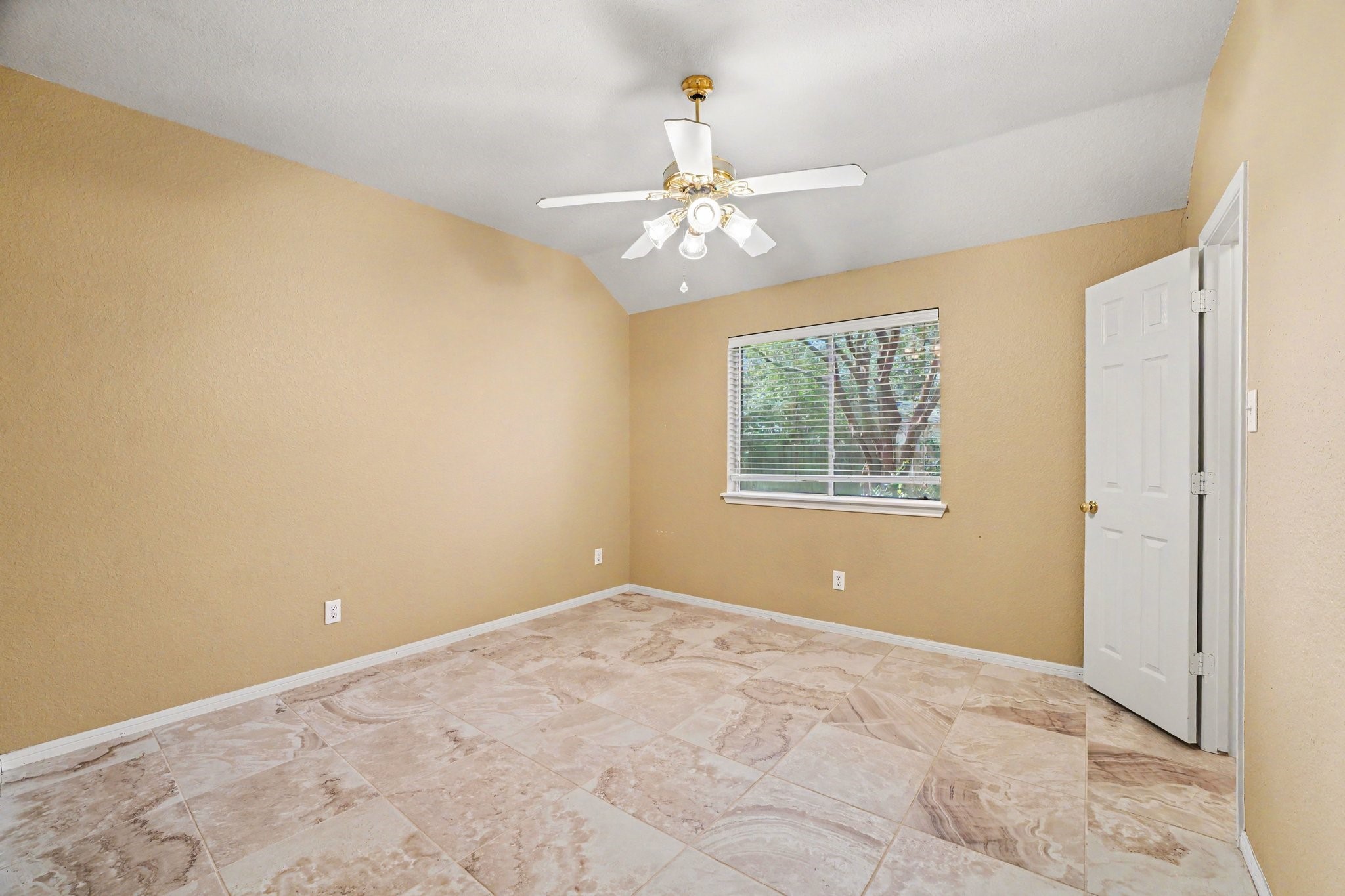 4606 Russett Lane Property Photo 11