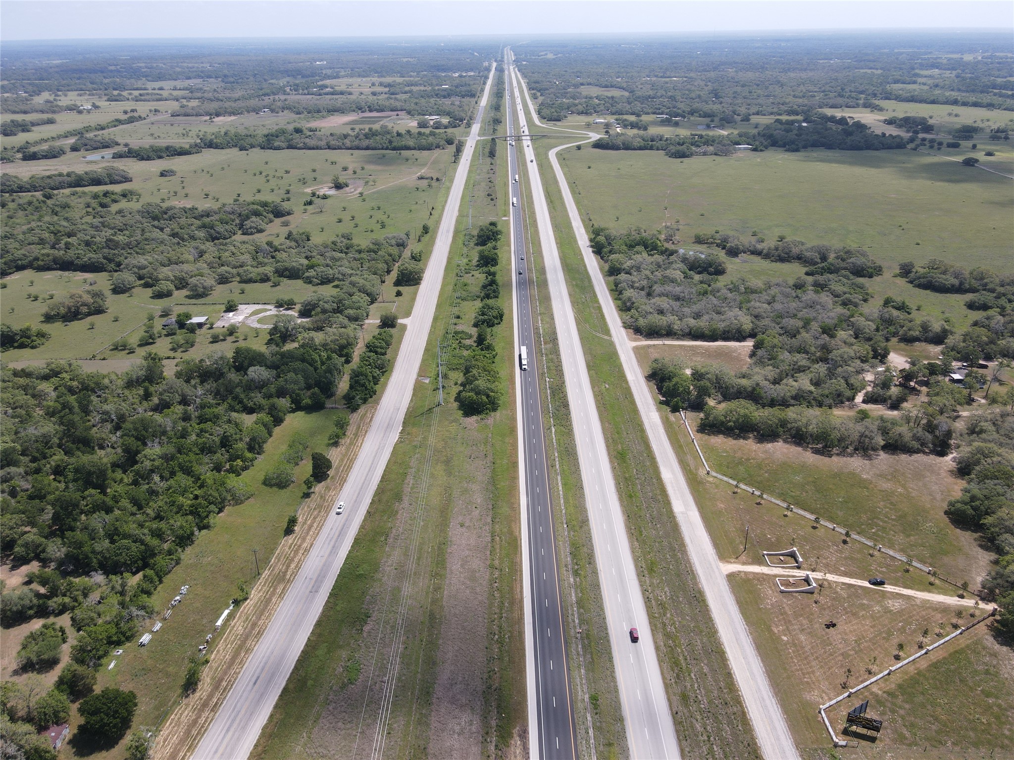 2512 Interstate 10 Property Photo 3