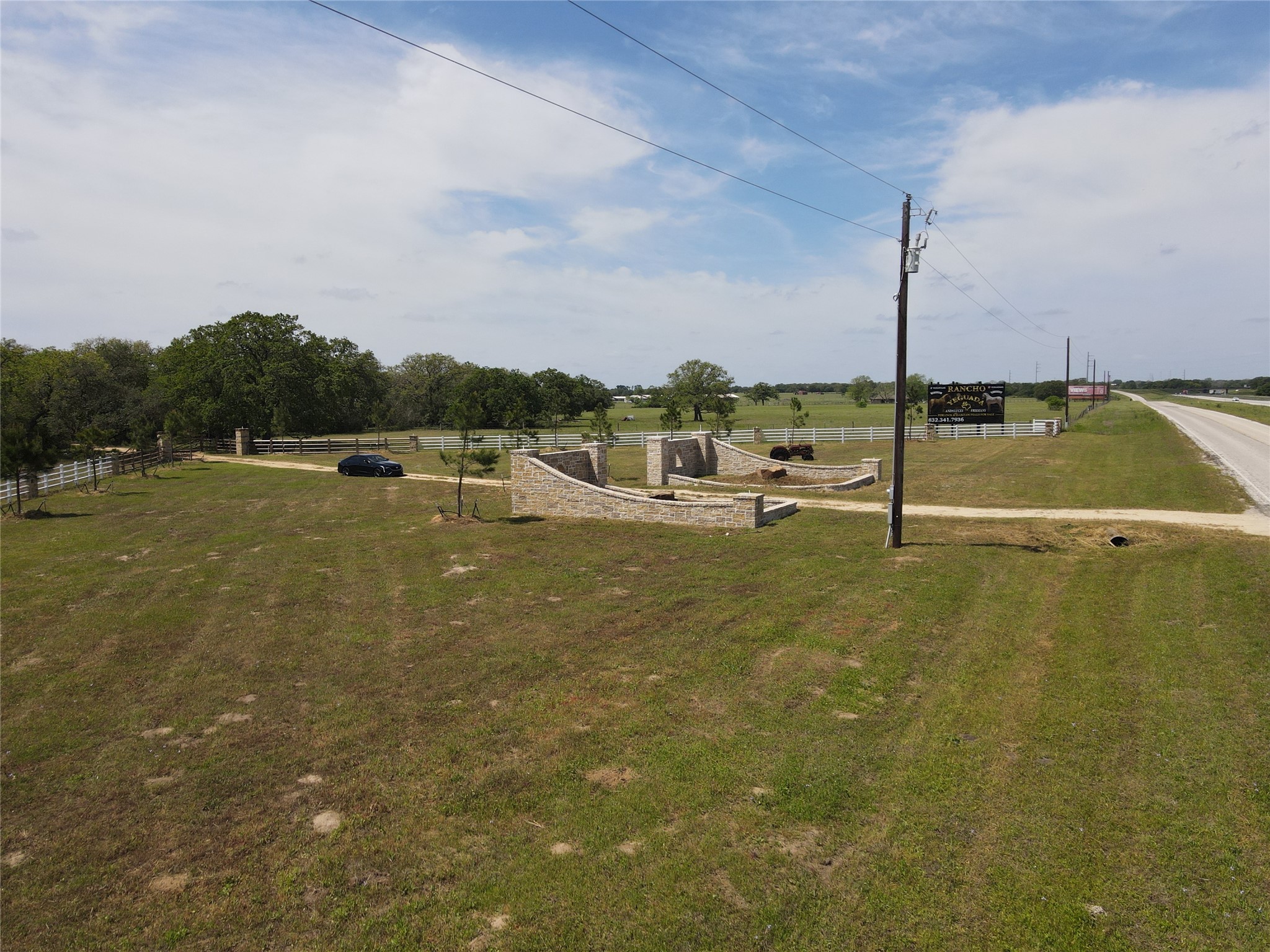2512 Interstate 10 Property Photo 5
