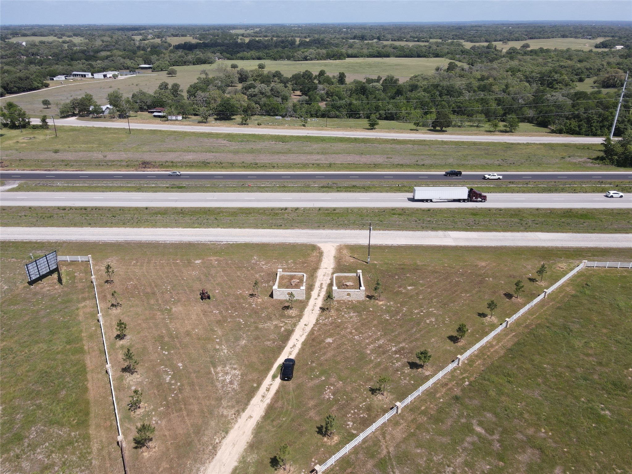 2512 Interstate 10 Property Photo 6