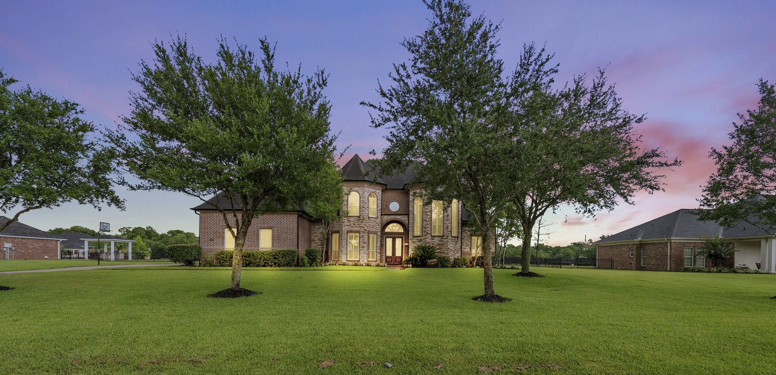 9030 Royal Crest Lane Property Photo 1