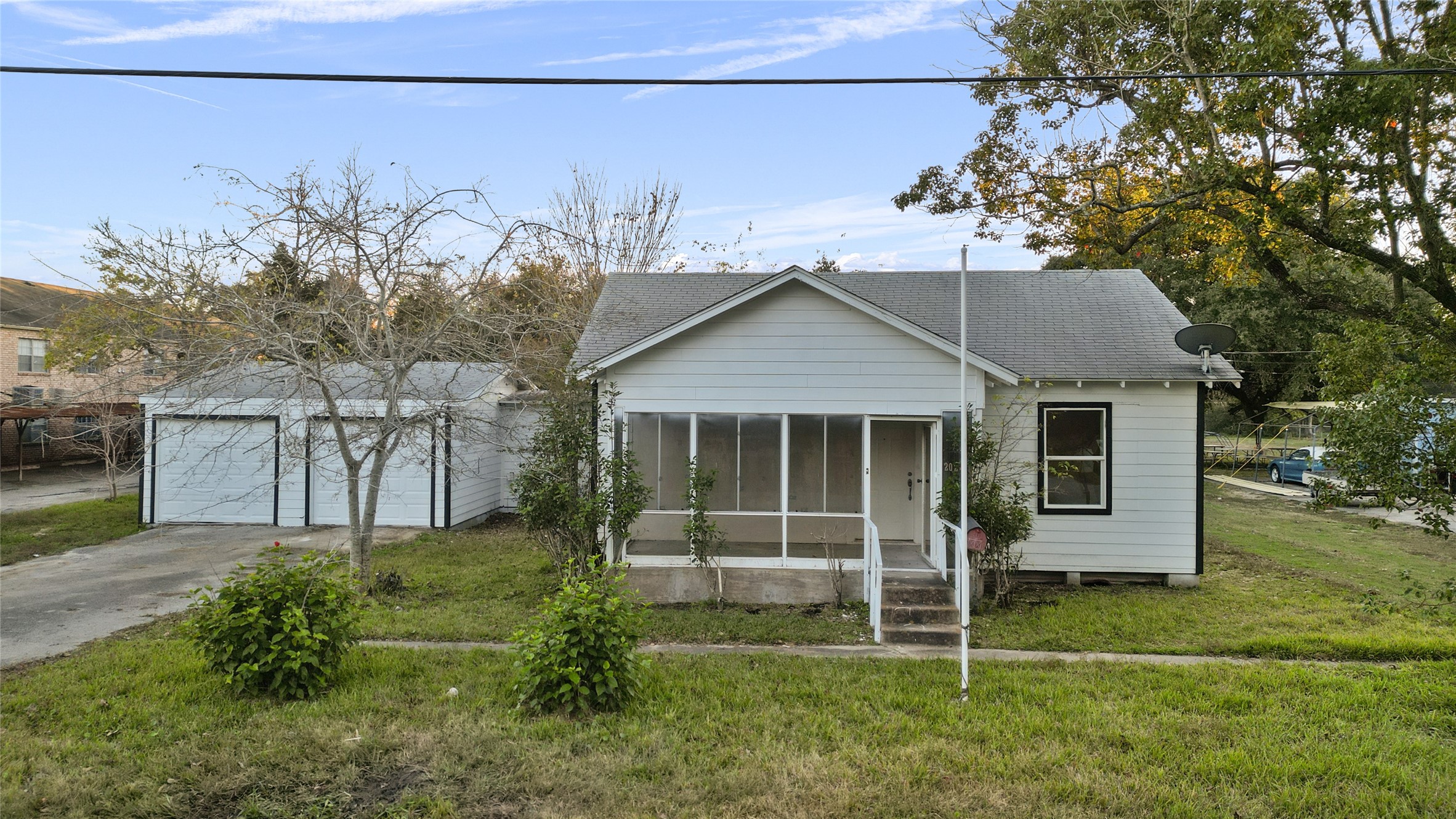 2027 Scott Street Property Photo 1