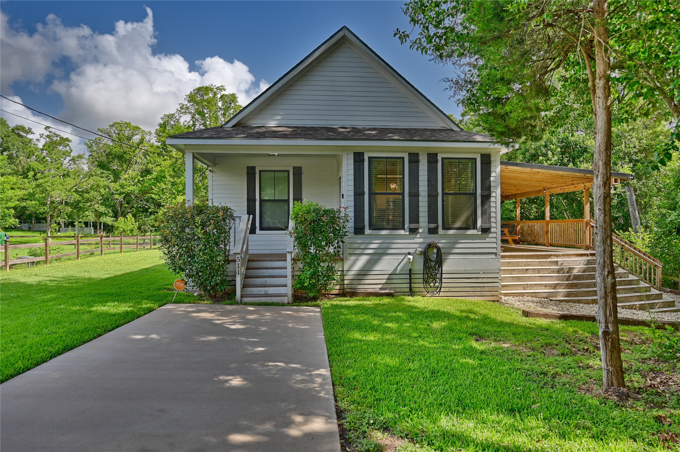 511 Pecan Property Photo 1