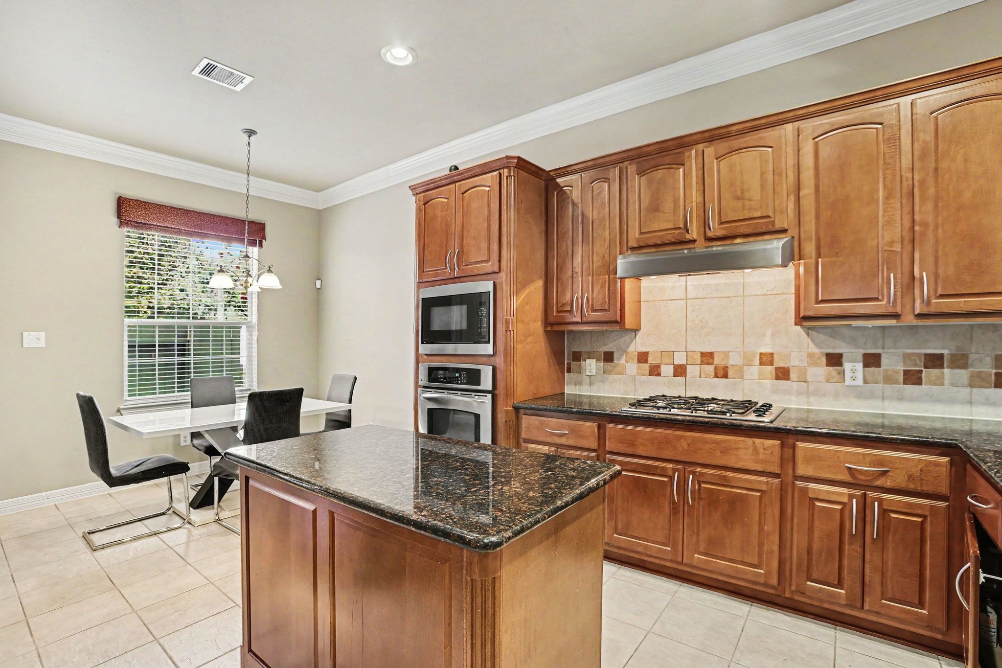 1502 Olive Place Property Photo 7