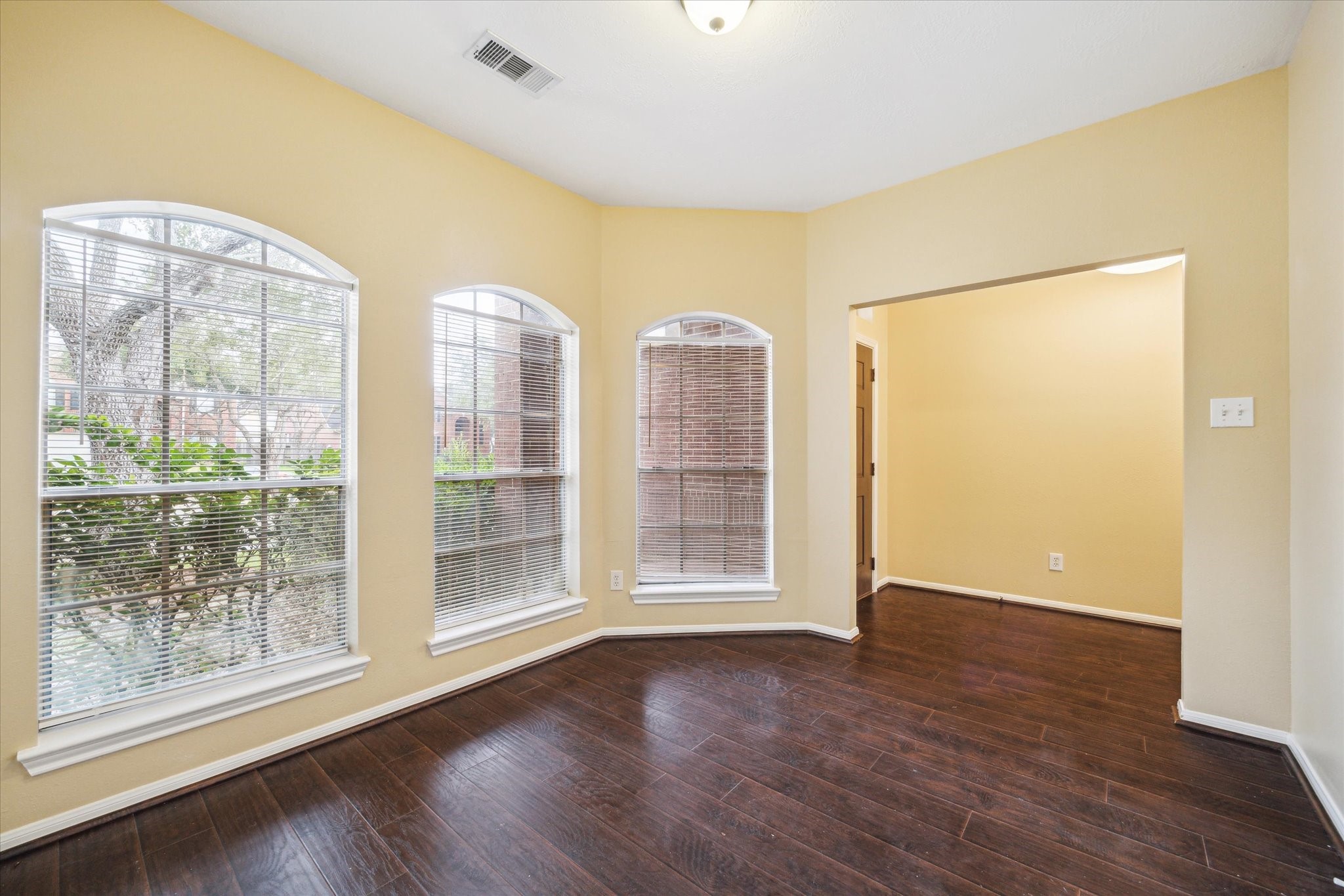 910 Quiet Water Court Property Photo 2