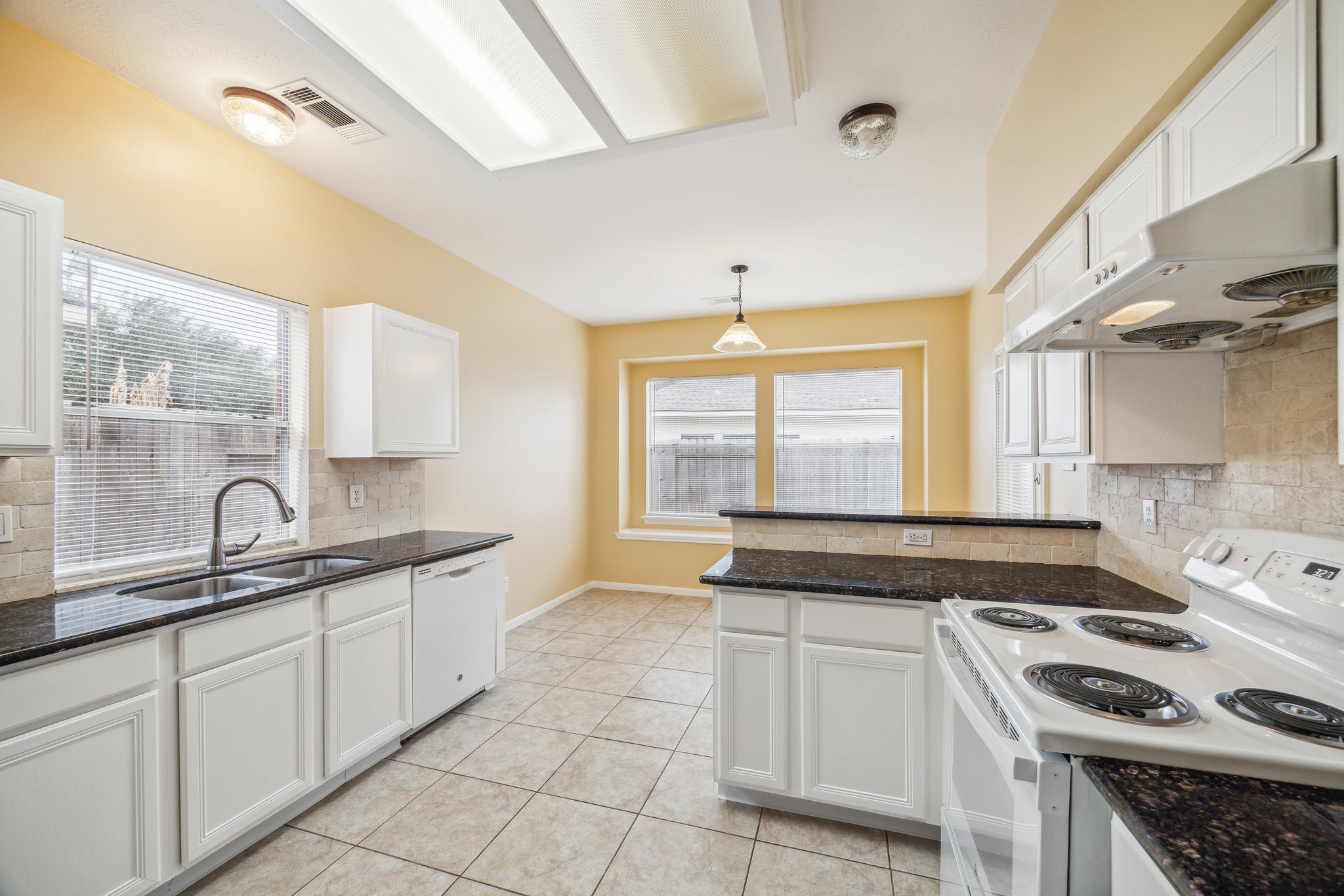910 Quiet Water Court Property Photo 6