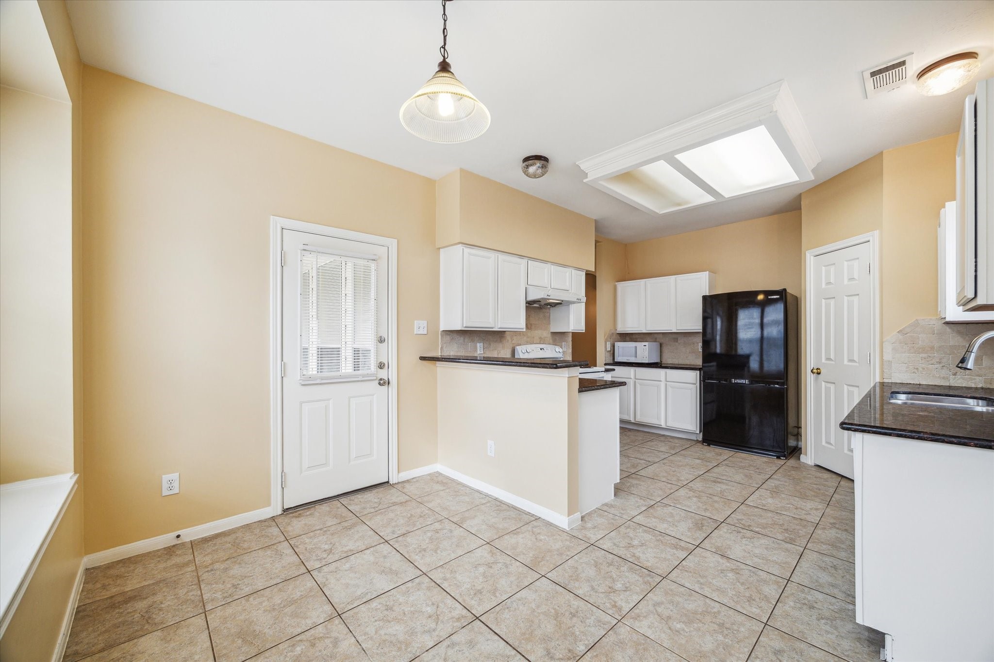 910 Quiet Water Court Property Photo 7