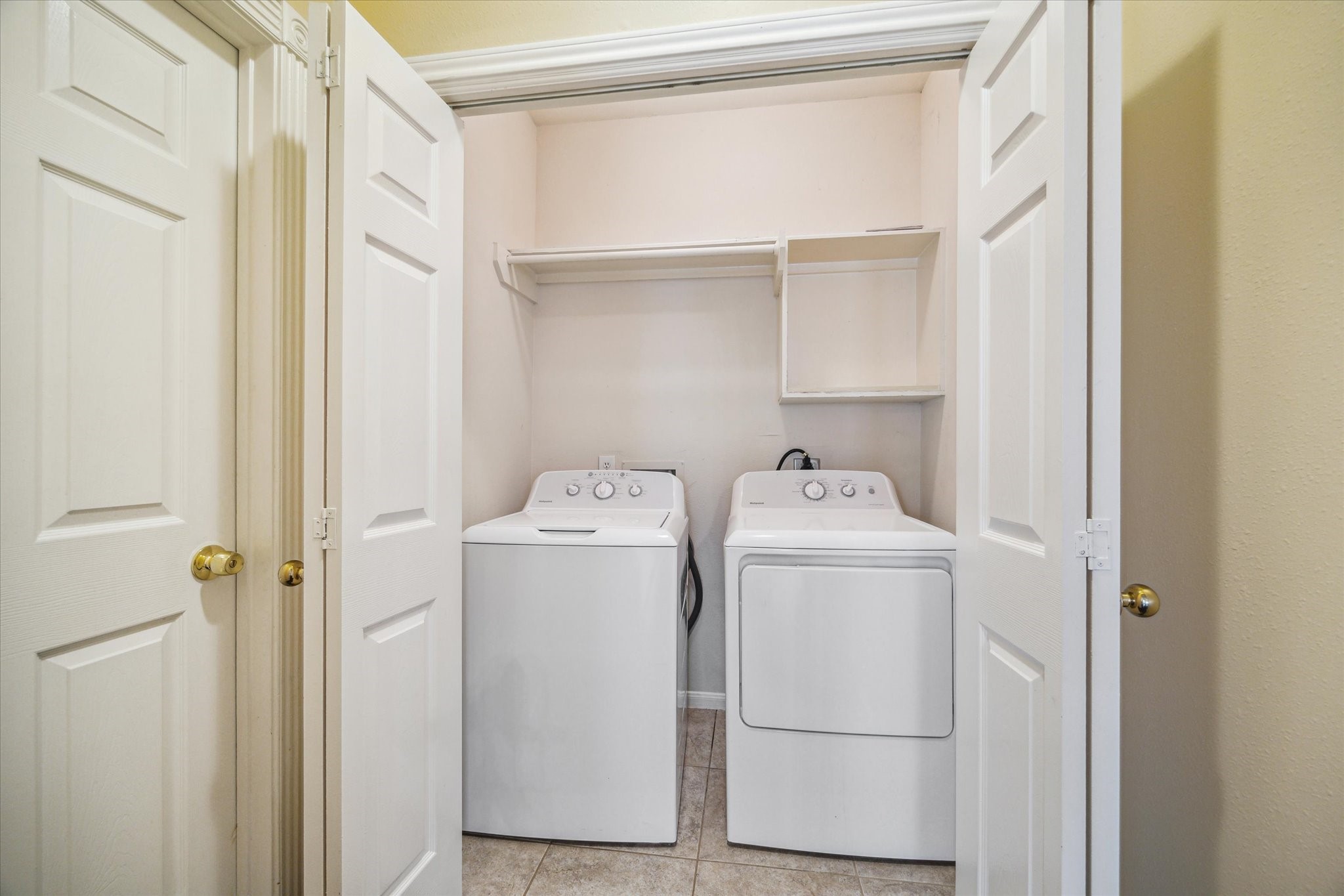 910 Quiet Water Court Property Photo 14