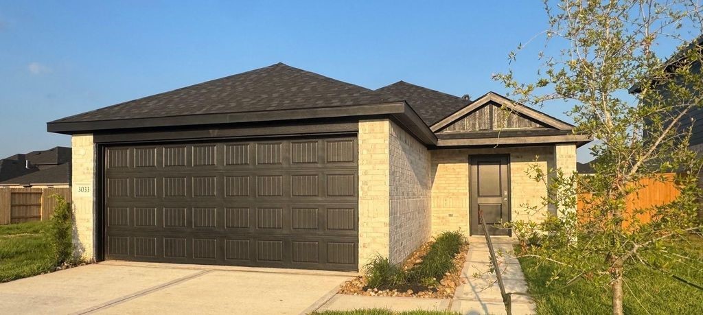 3045 Brizzo Beach Lane Property Photo 2