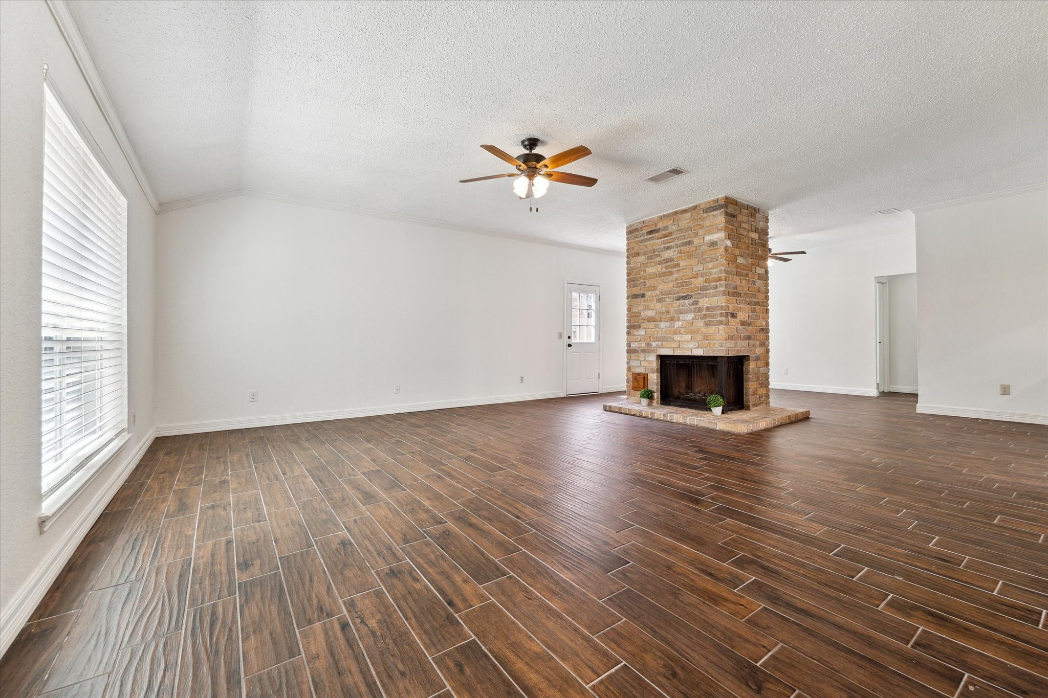 3915 Flintrock Lane Property Photo 4