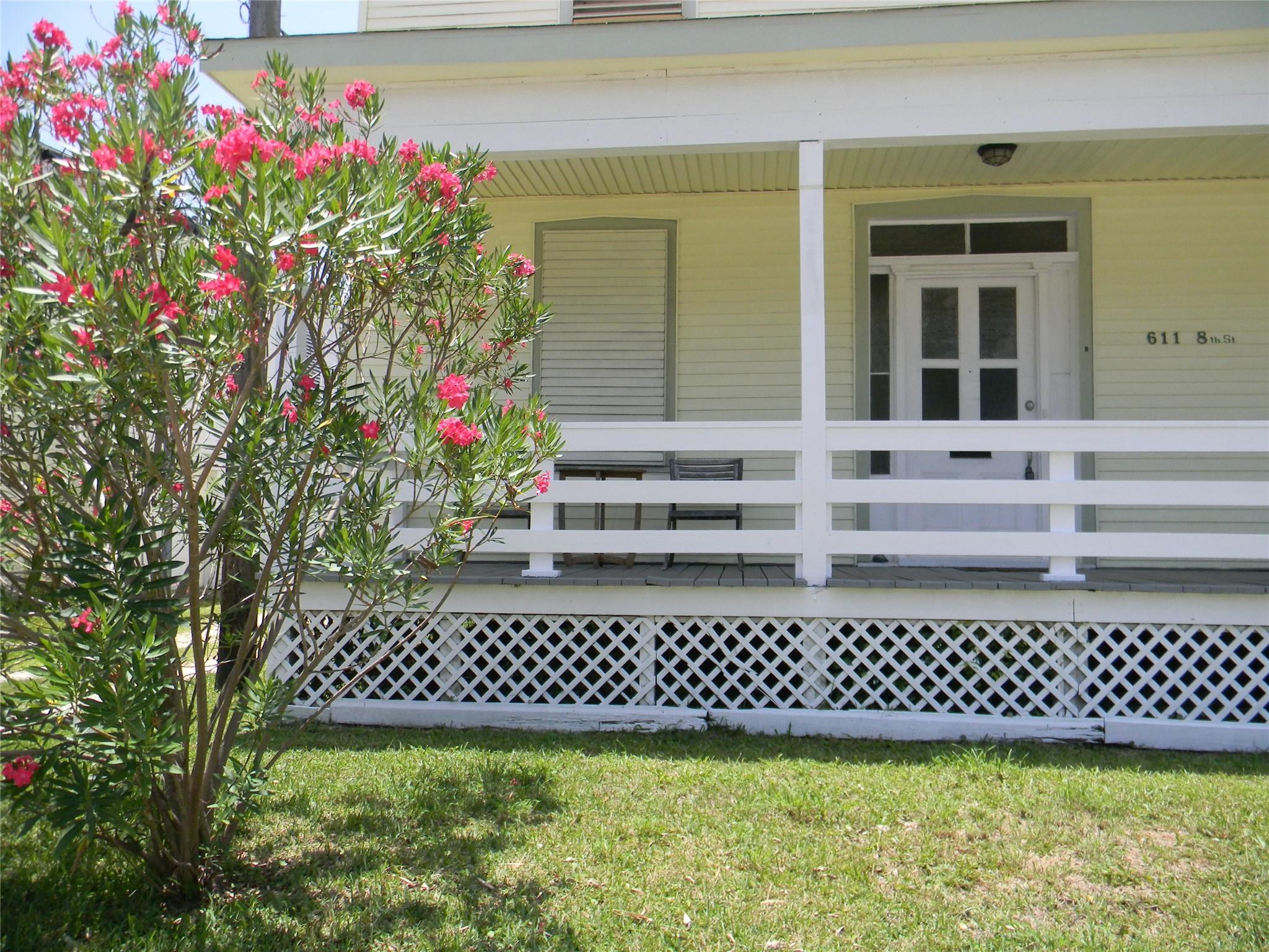 611 St Mary S Boulevard, Galveston TX 77550 Property Photo 1