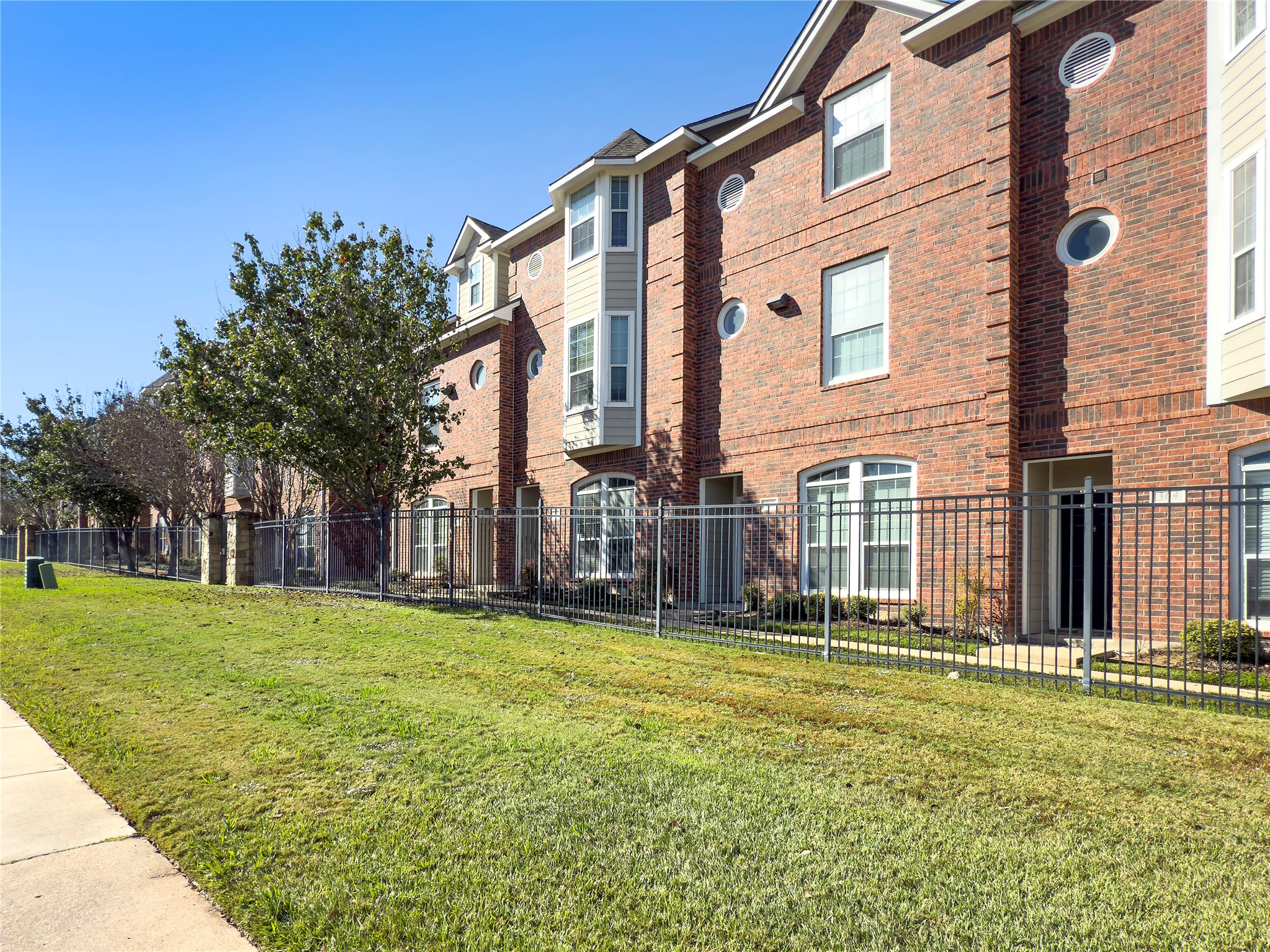 305 Holleman Drive E 302 Property Photo 1