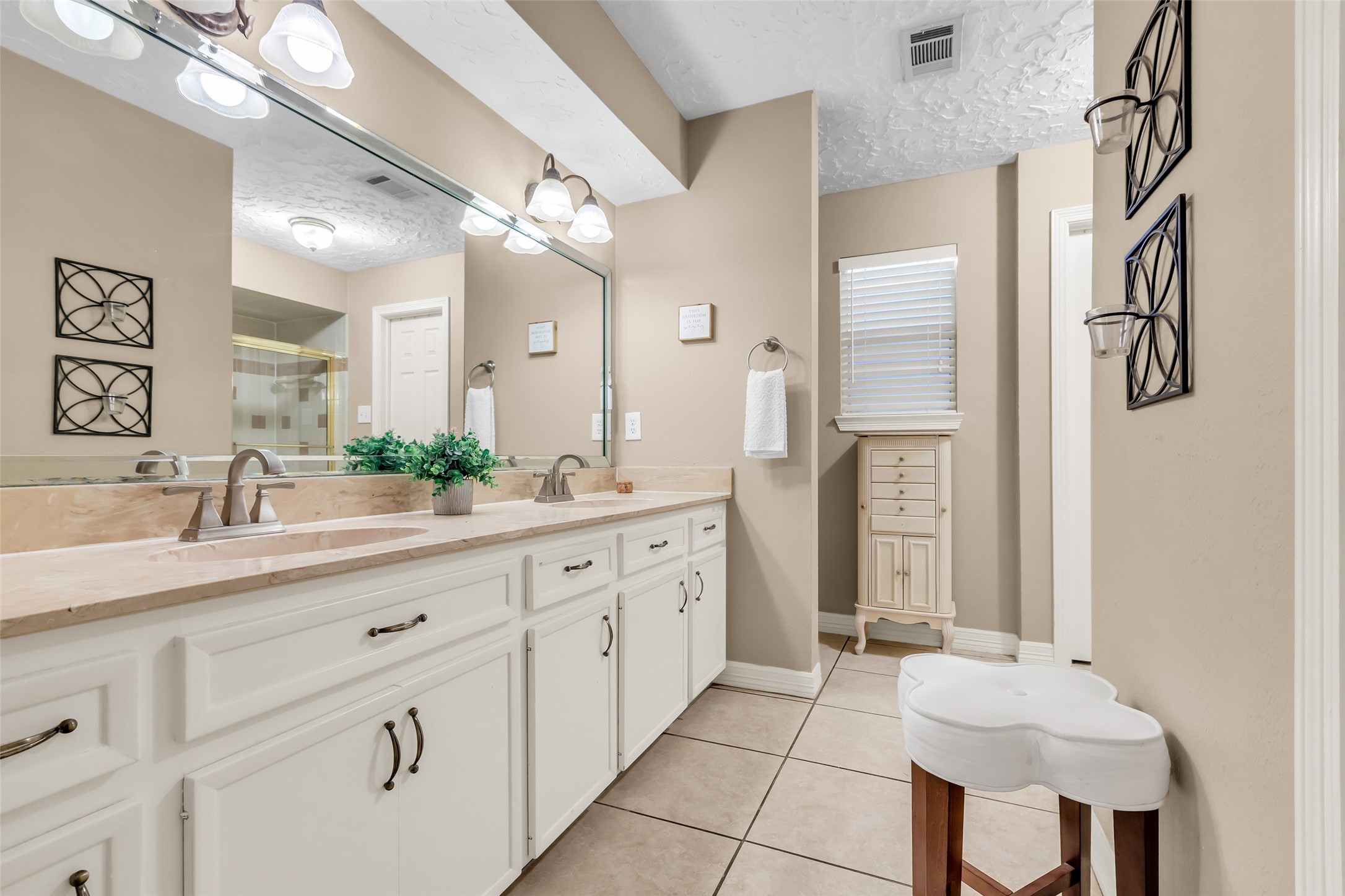 24102 Northcrest Drive Property Photo 12