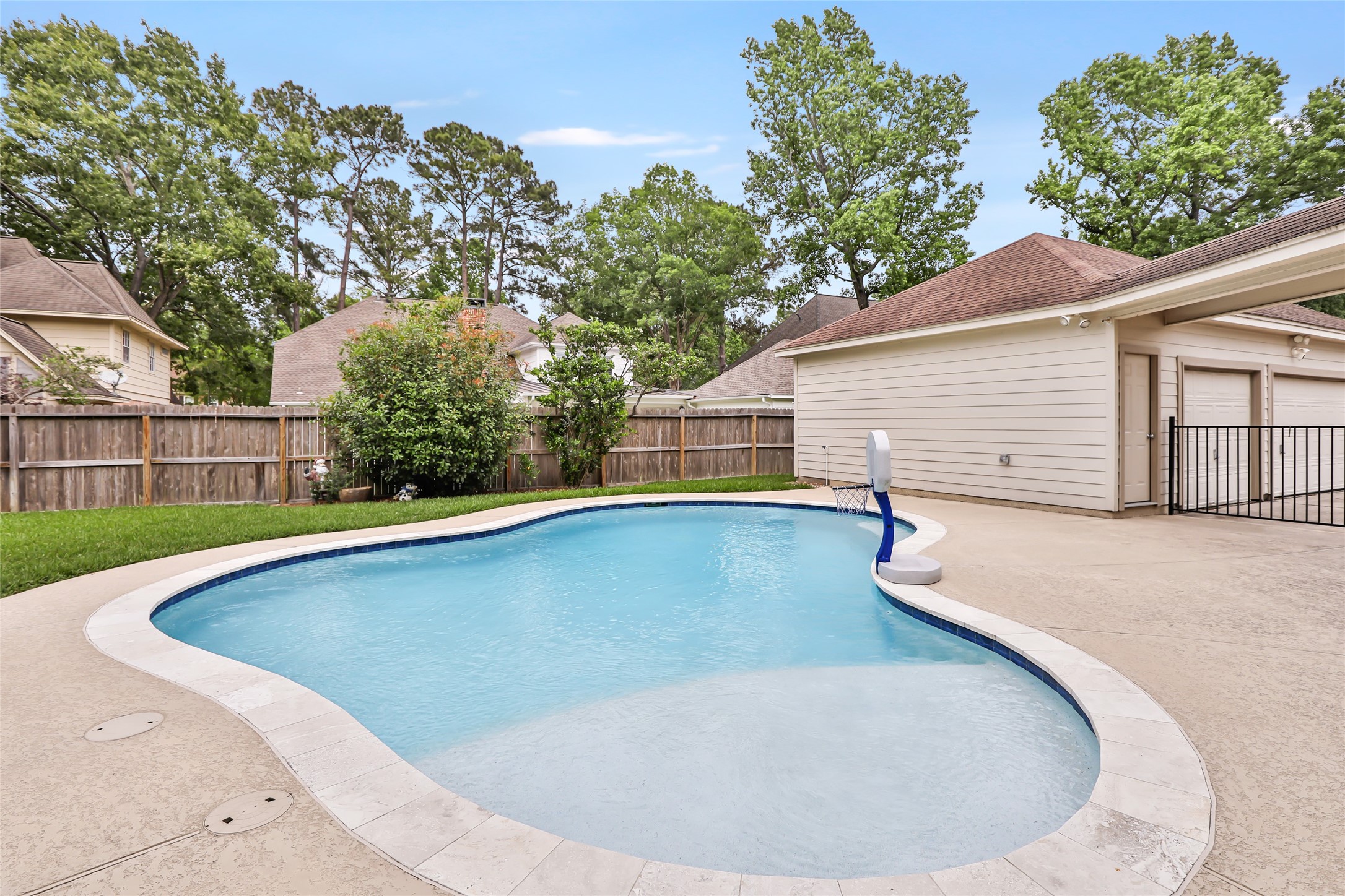 2106 Mountain Lake Drive Property Photo 7