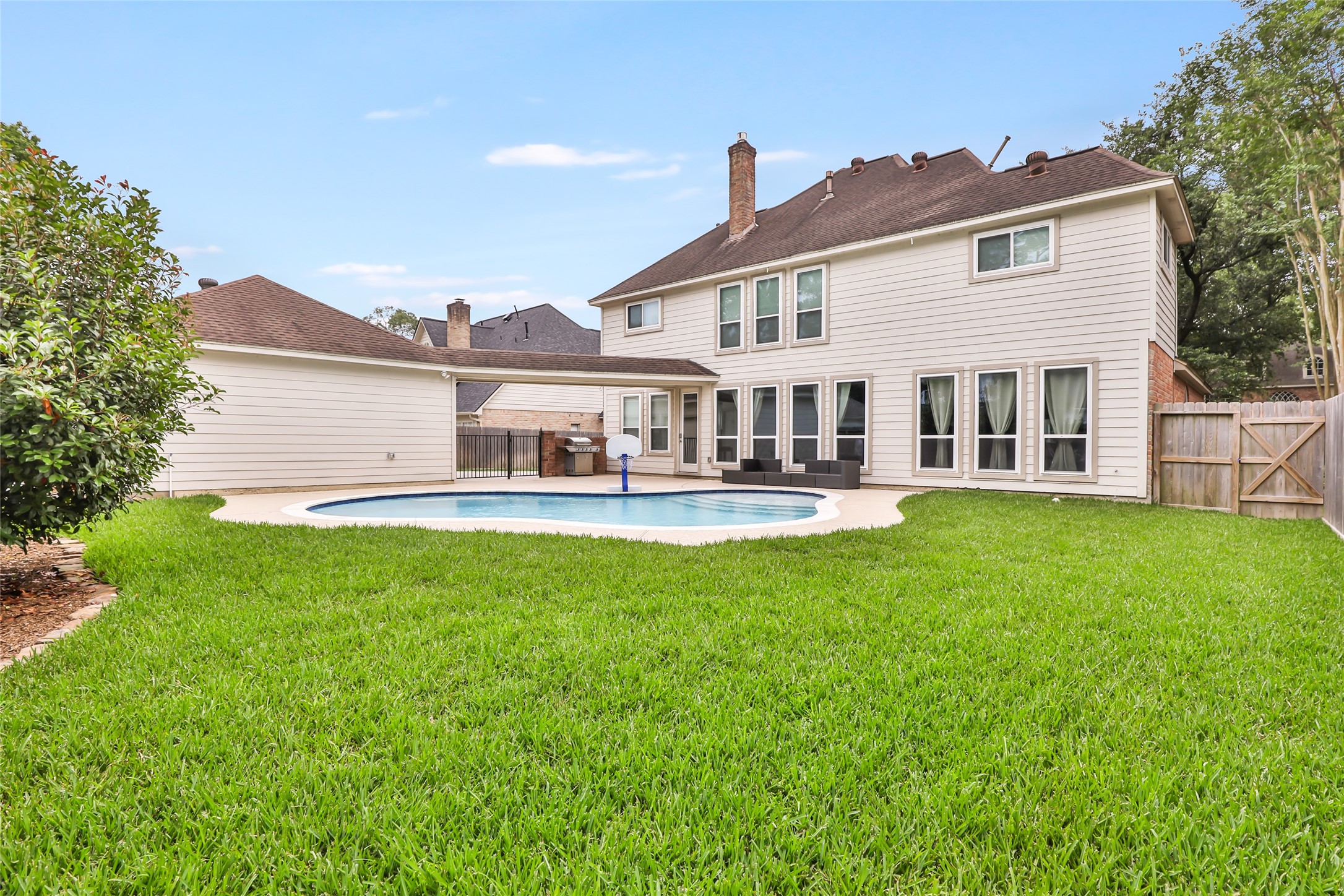 2106 Mountain Lake Drive Property Photo 9