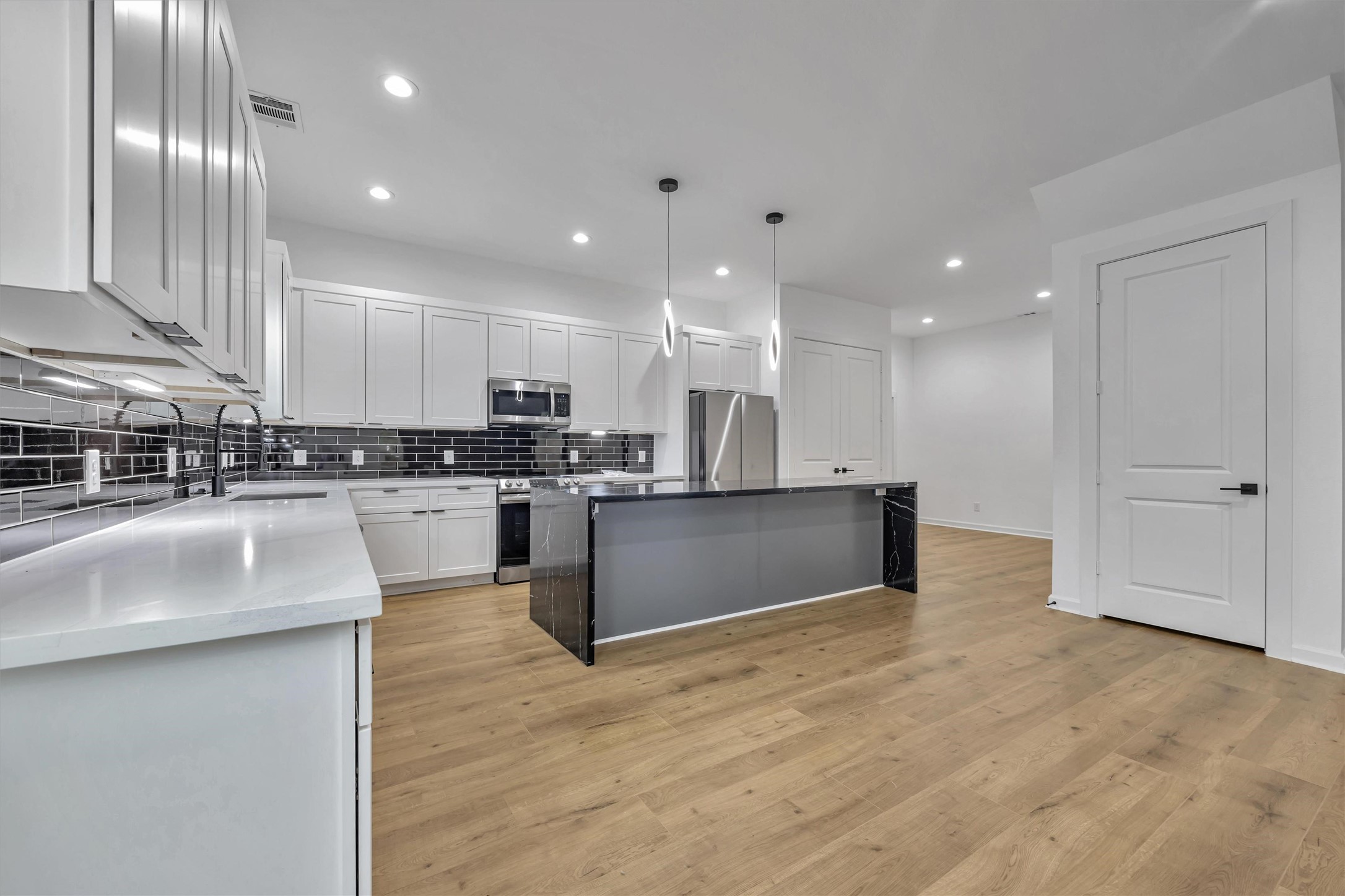3402 Nathaniel Brown Street B Property Photo 4