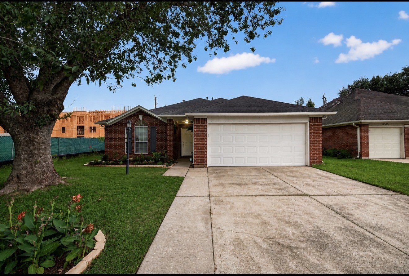 3501 Riverside Drive Property Photo 1