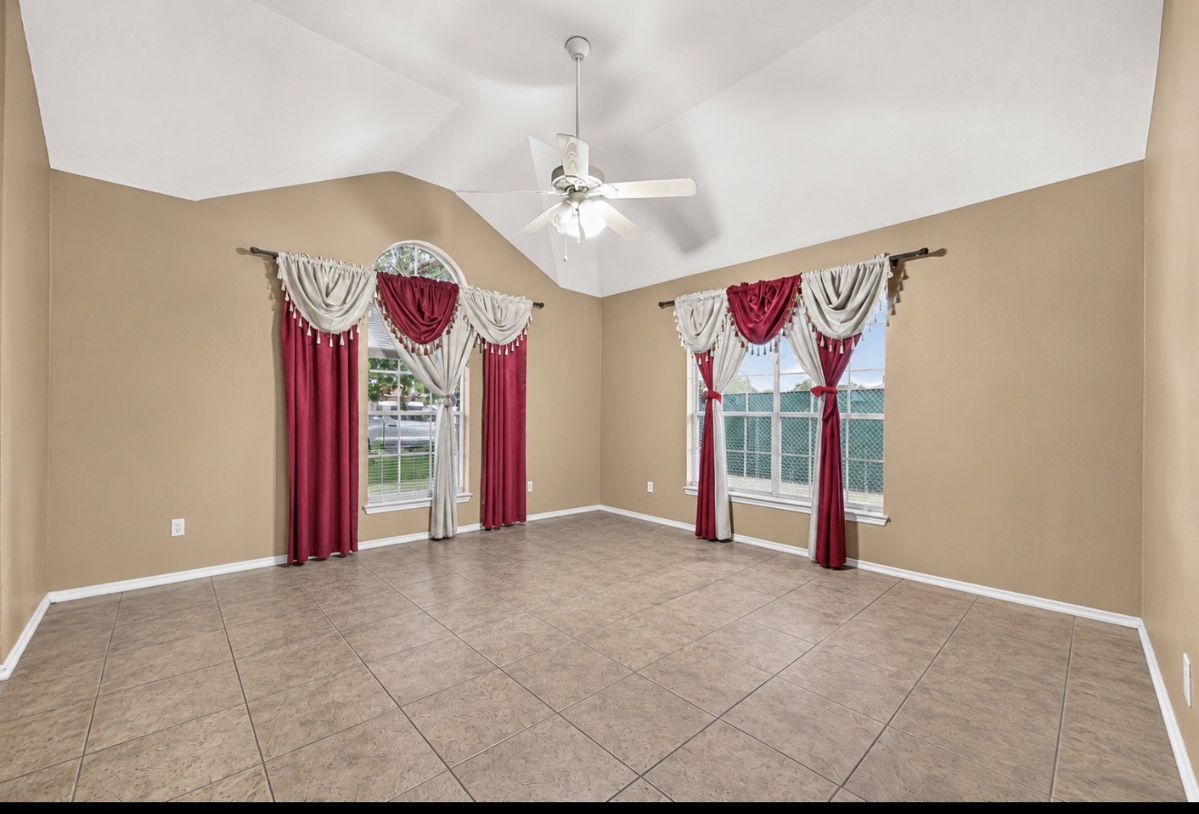 3501 Riverside Drive Property Photo 2