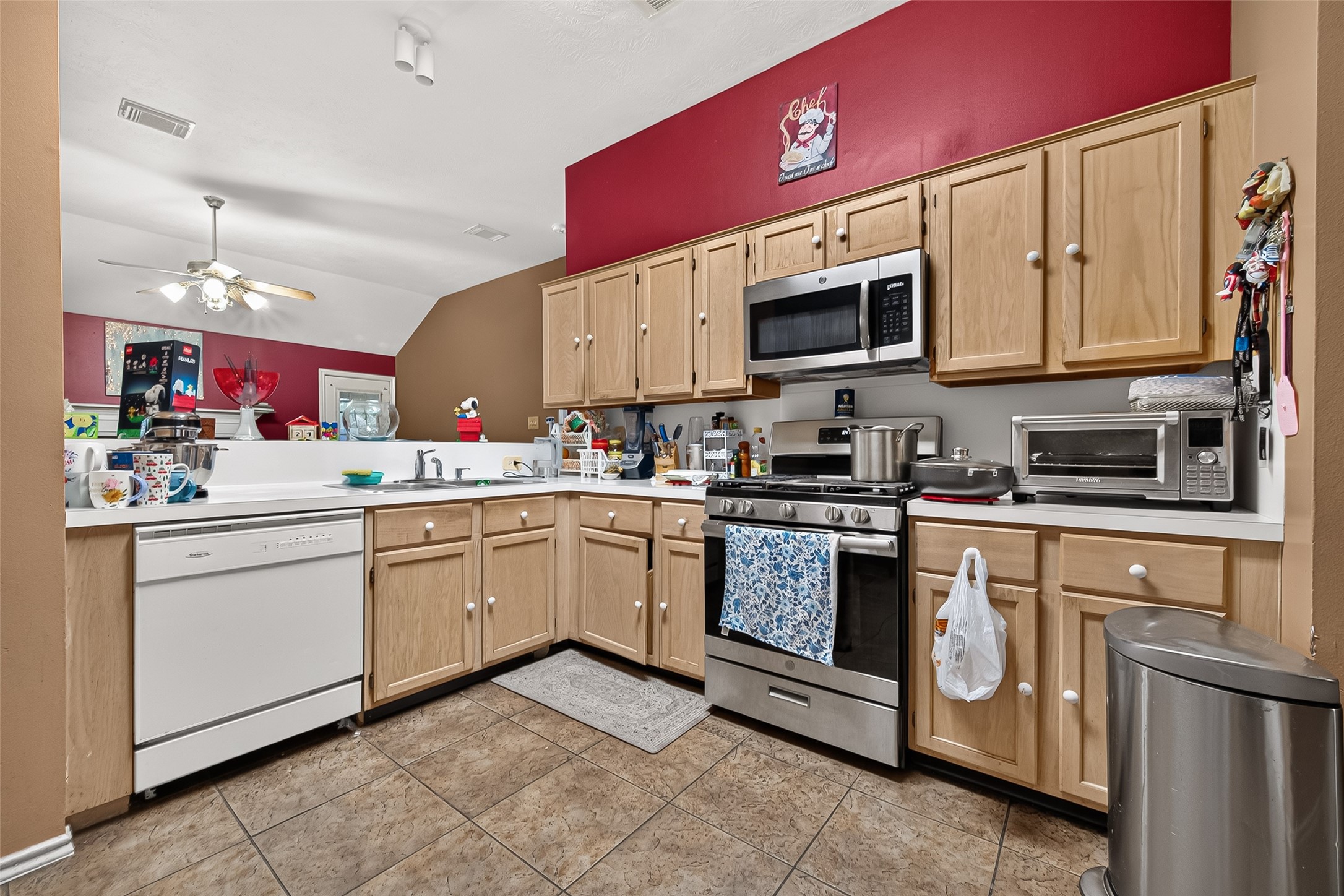 3501 Riverside Drive Property Photo 4