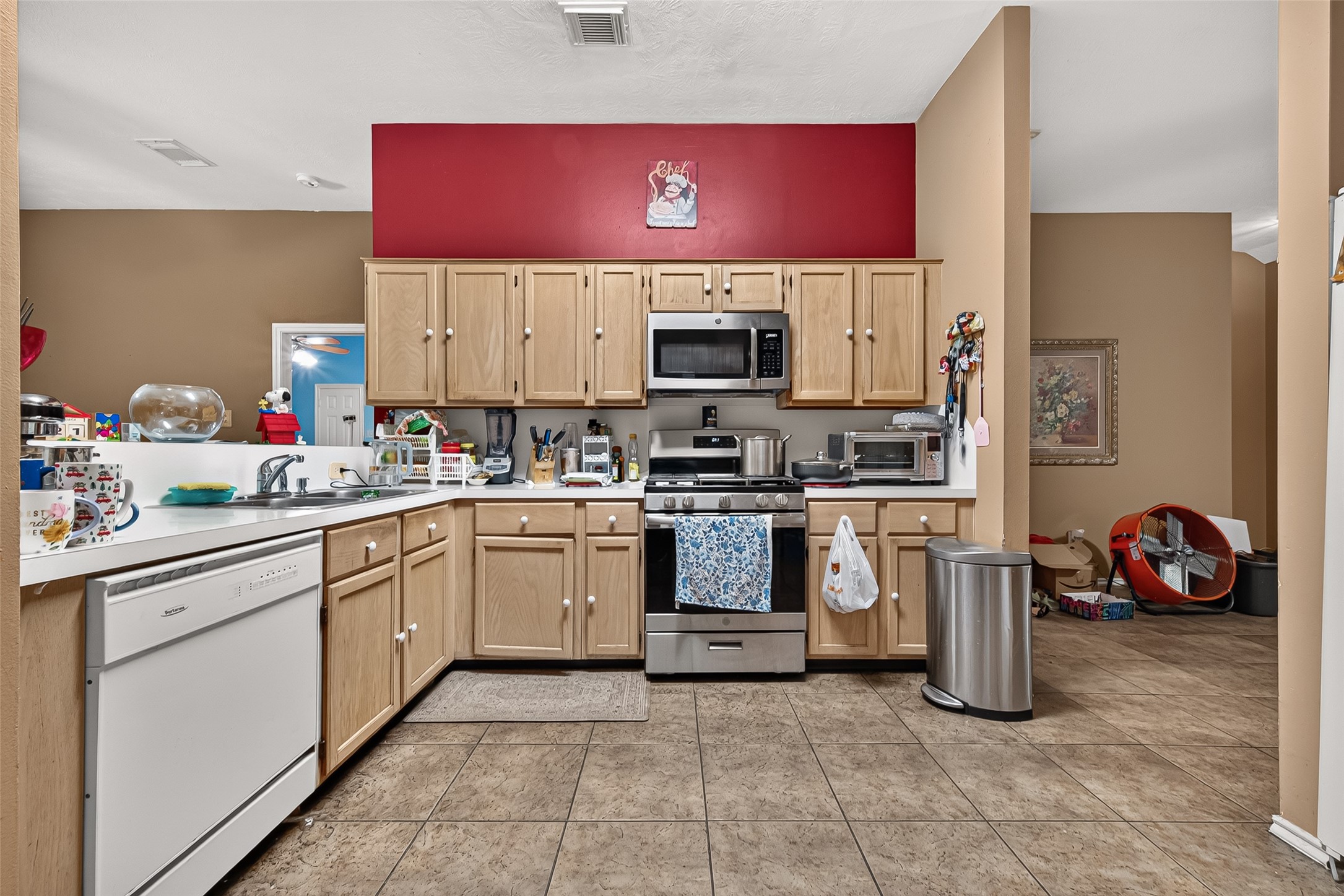 3501 Riverside Drive Property Photo 5