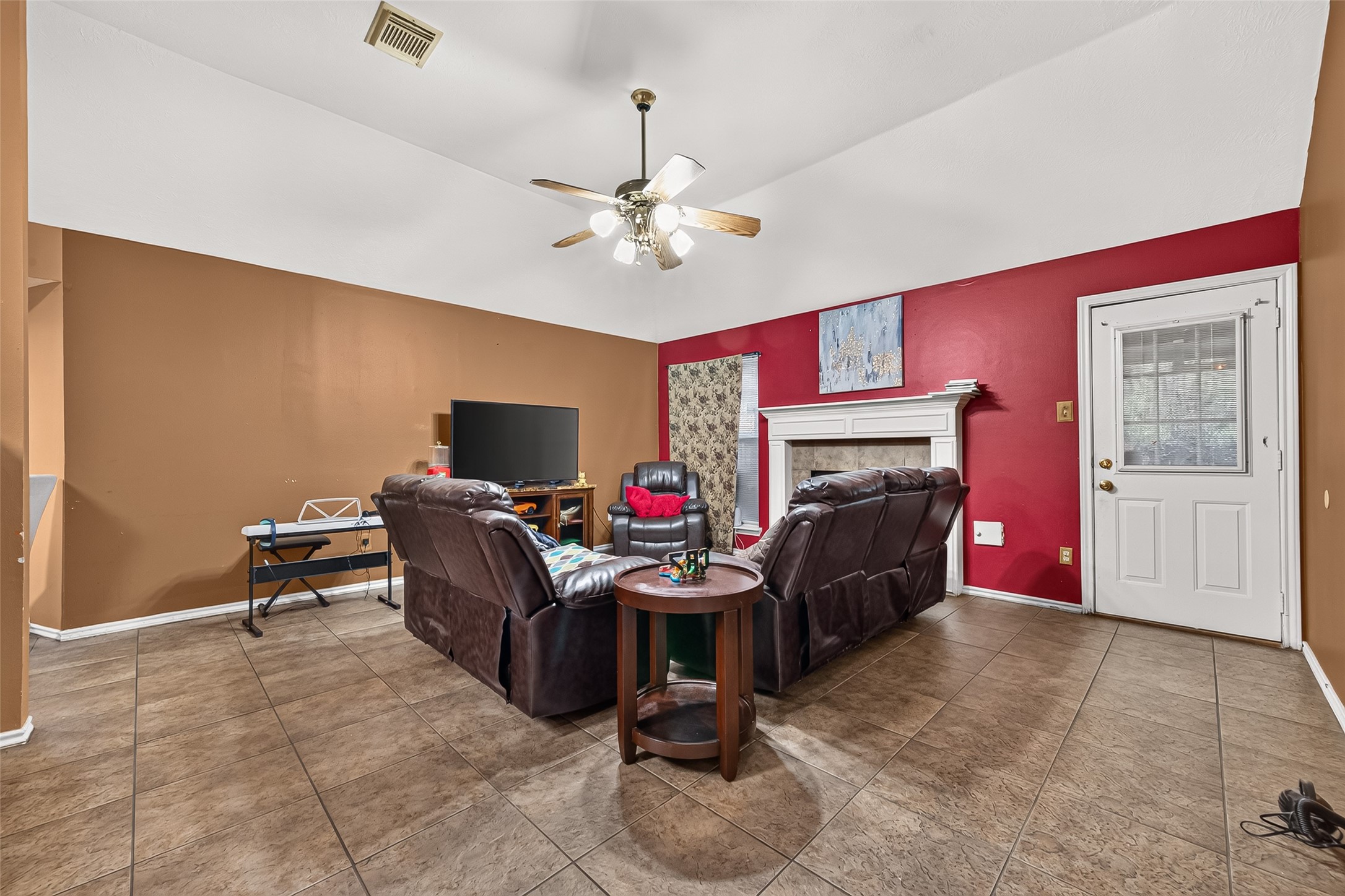 3501 Riverside Drive Property Photo 8