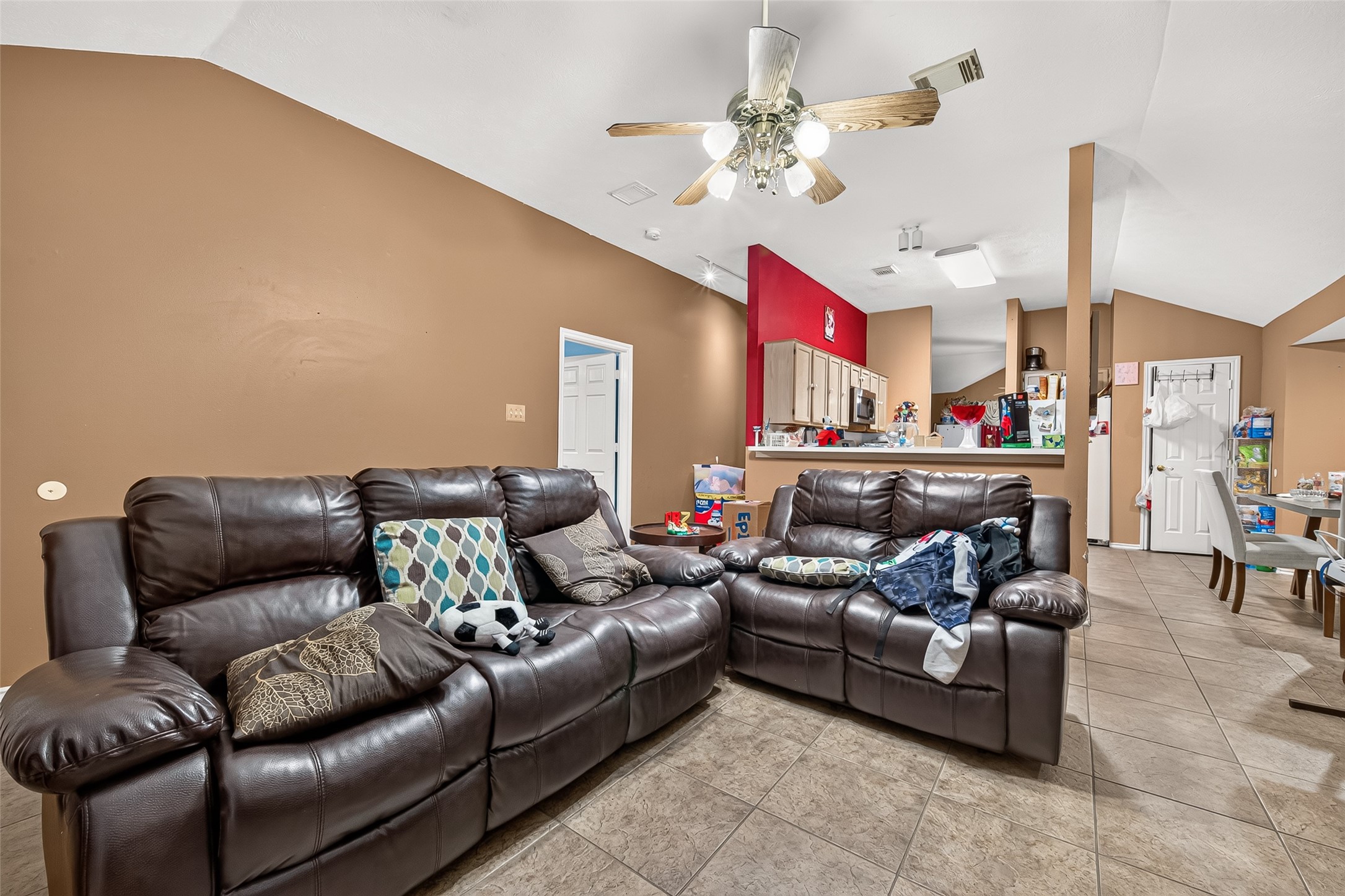 3501 Riverside Drive Property Photo 9
