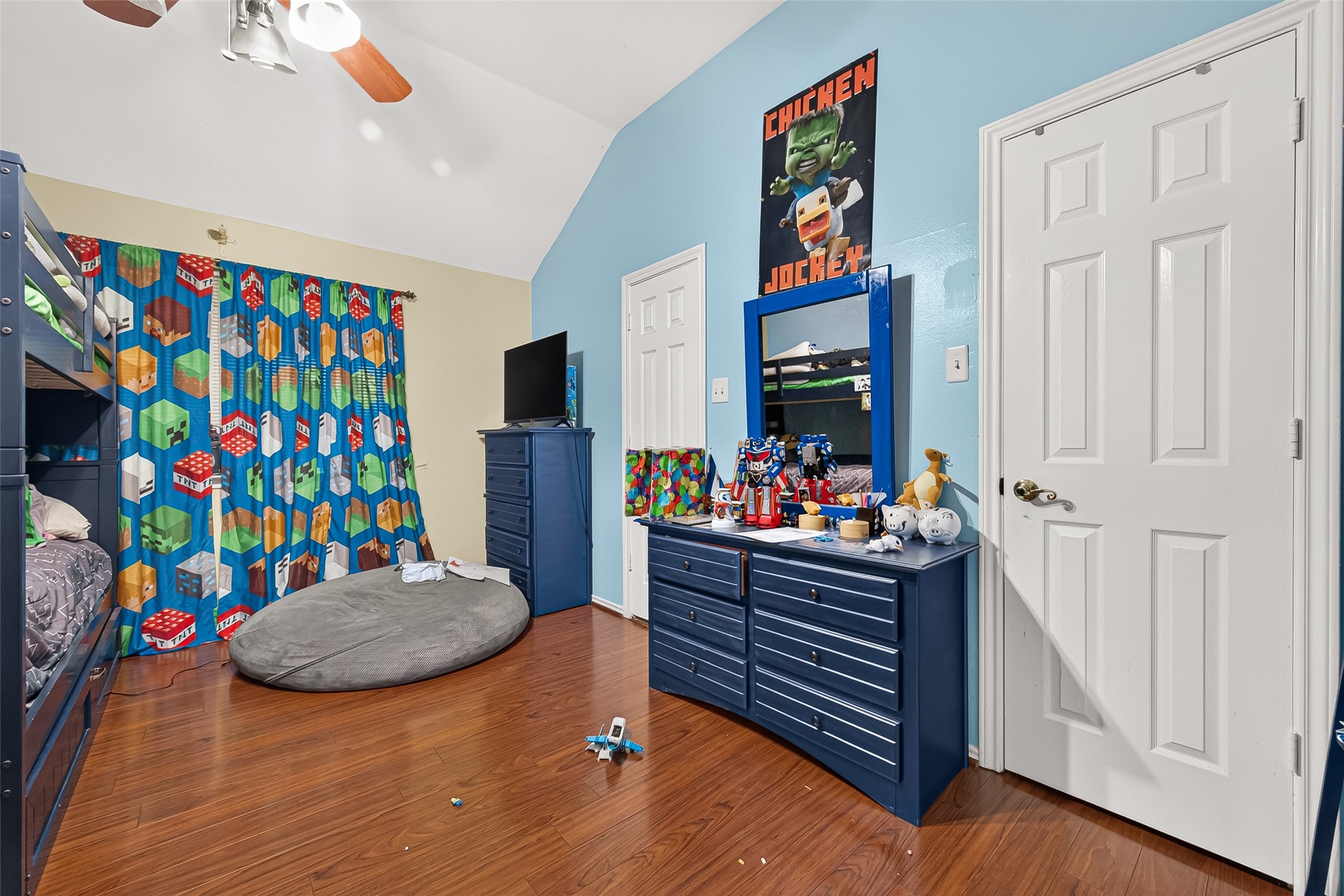 3501 Riverside Drive Property Photo 12