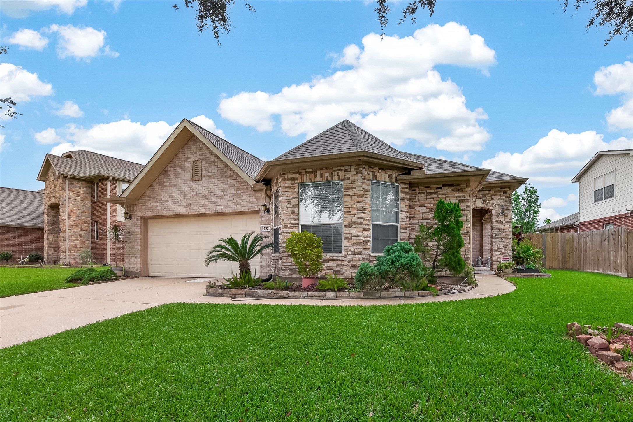 13719 Saxony Drive Property Photo 3
