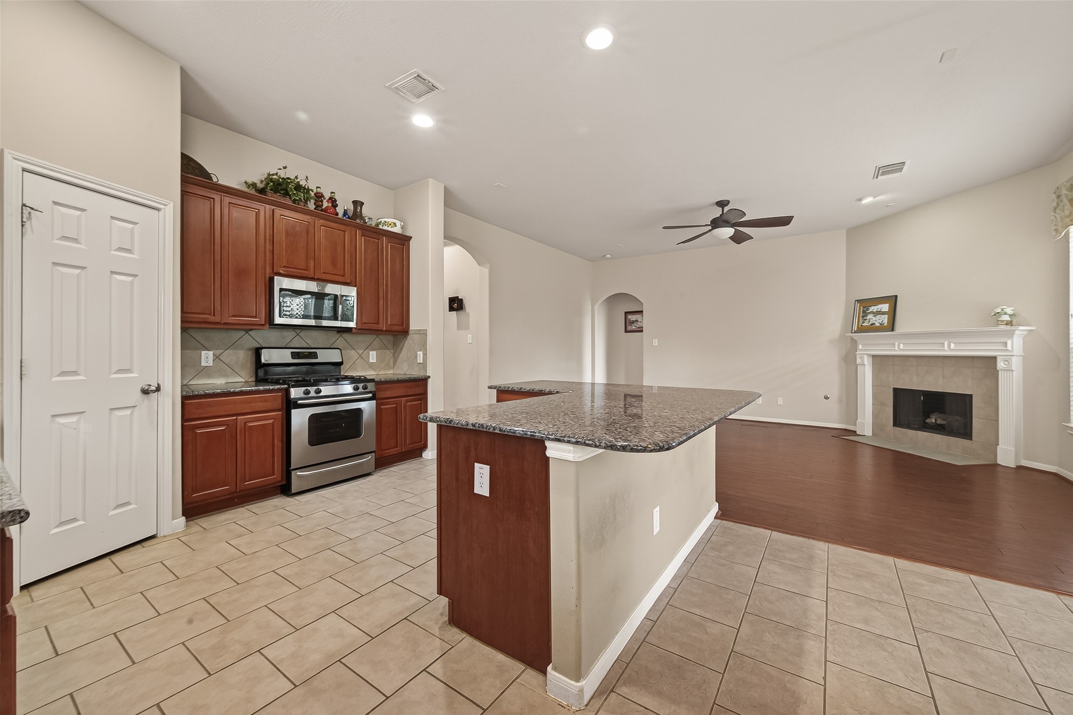 13719 Saxony Drive Property Photo 19