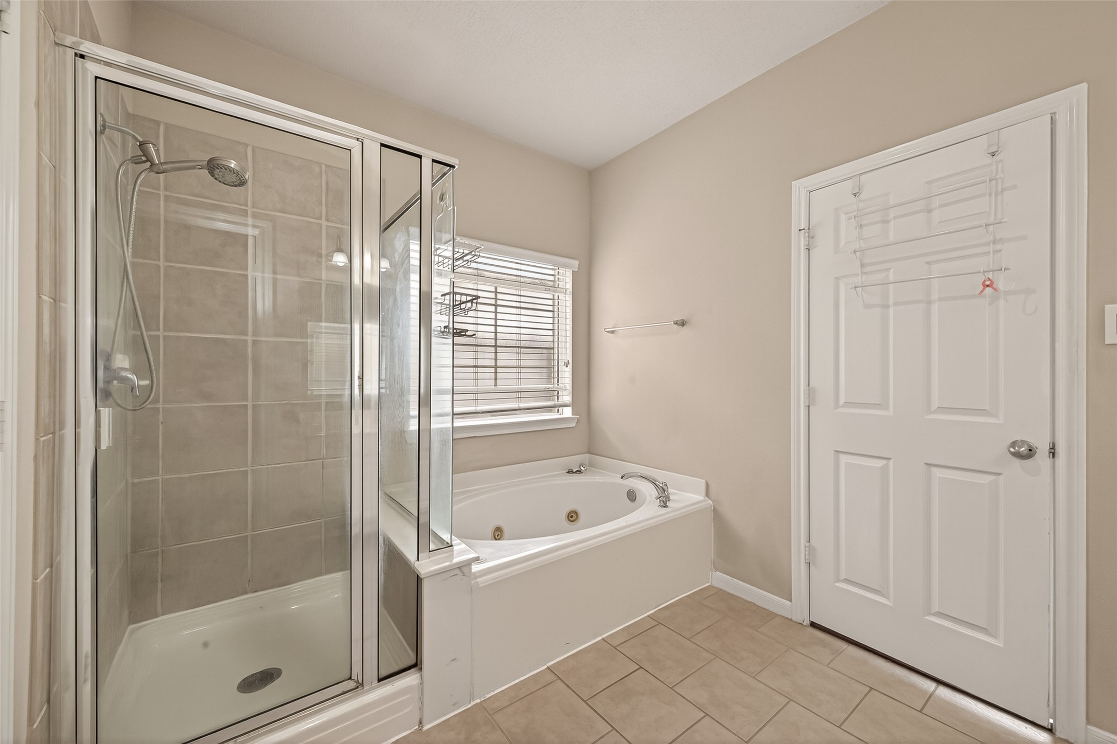 13719 Saxony Drive Property Photo 27