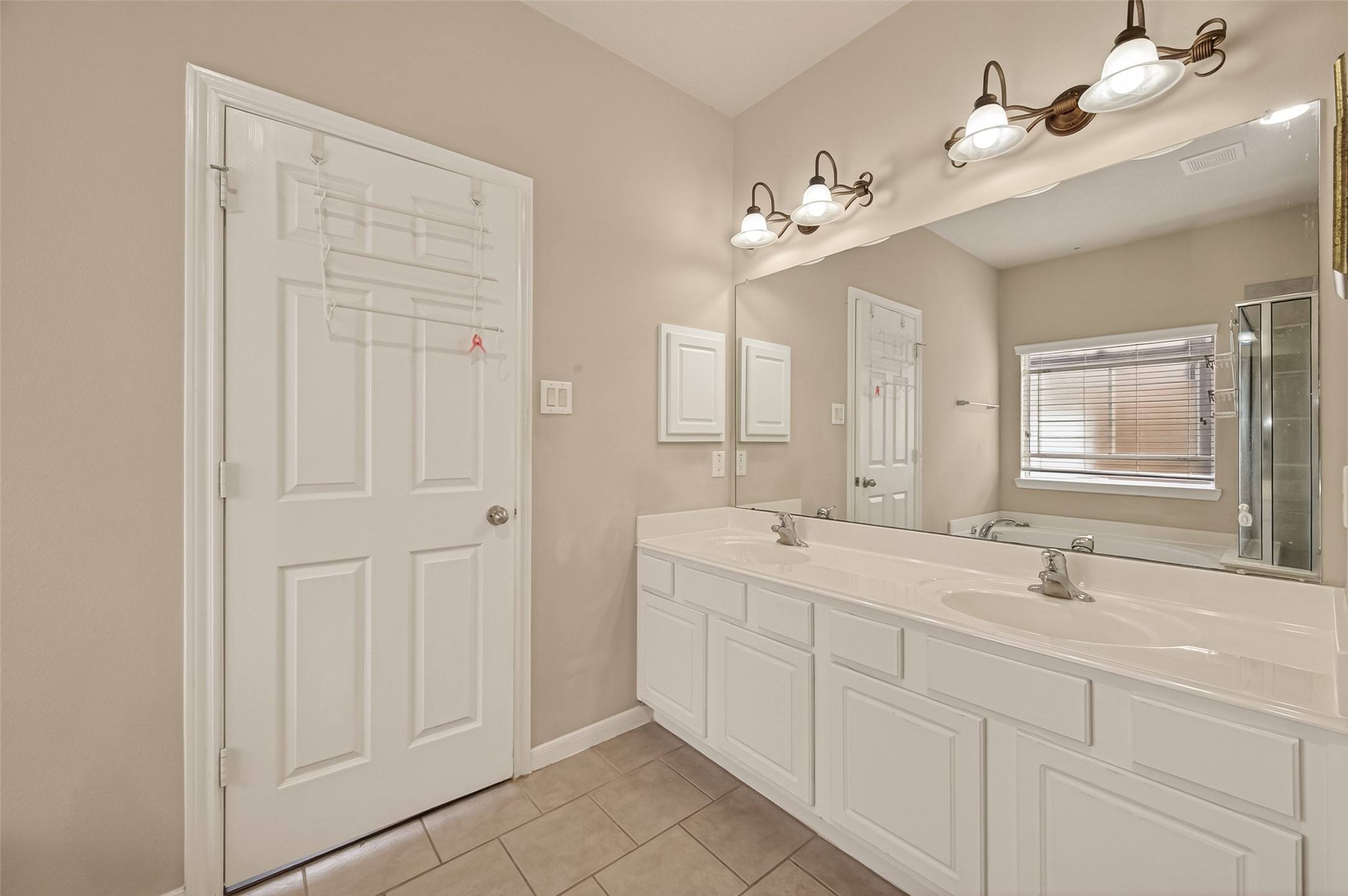 13719 Saxony Drive Property Photo 28