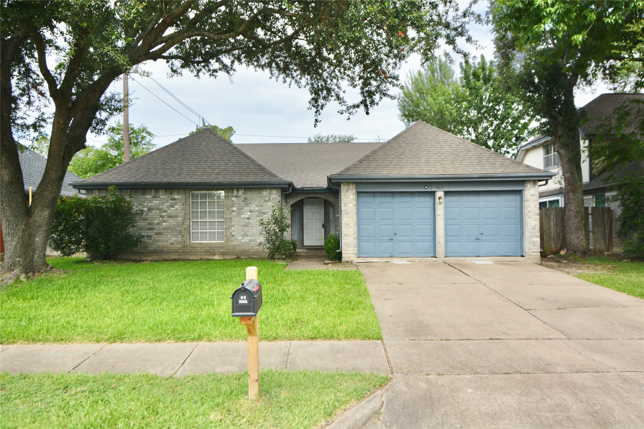 2511 Barrington Place Drive Property Photo 1